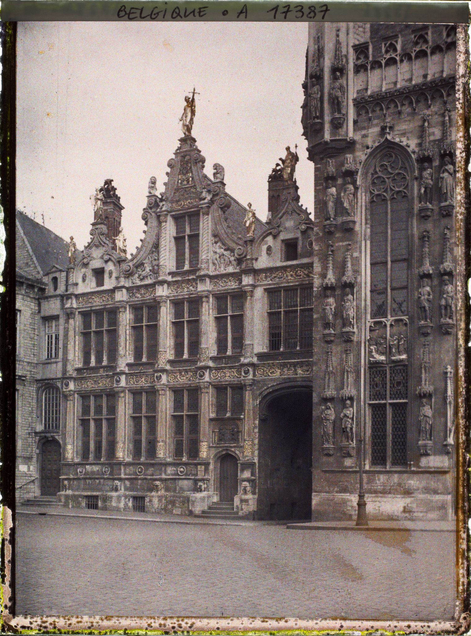 Image représentant Belgique, Bruges, Un coin de la Place du     , la Justice de Paix