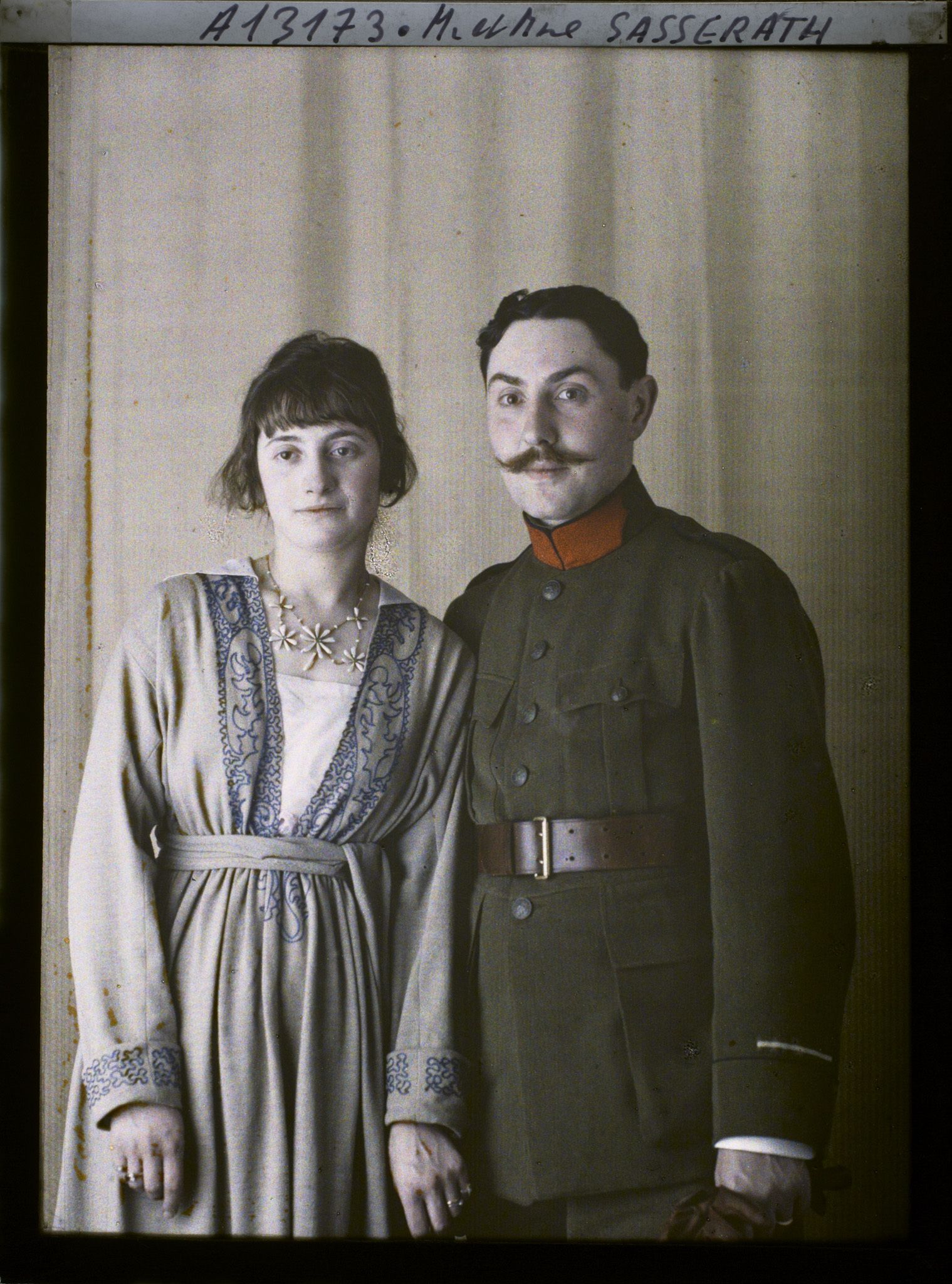 Image représentant https://musee-albert-kahn.s-museum.fr/home/NWQ2OTAwYzNmYjZlZTk1ZWQwODJmMjY4L2dlbmVyaWMtbm90aWNlLXRhYi9hdXRob3JpdHkvNjE3YTc5ZjVjZjhiODk2OGIzMzM3ZDIx/5d6900c3fb6ee95ed082f268/generic-notice-tab/authority/617a79ebcf8b8968b333773f Monsieur Sasserath et  https://musee-albert-kahn.s-museum.fr/home/NWQ2OTAwYzNmYjZlZTk1ZWQwODJmMjY4L2dlbmVyaWMtbm90aWNlLXRhYi9hdXRob3JpdHkvNjE3YTc5ZjVjZjhiODk2OGIzMzM3ZDIx/5d6900c3fb6ee95ed082f268/generic-notice-tab/authority/617a79ebcf8b8968b3337273 son épouse Mme Lévy-Sasserath