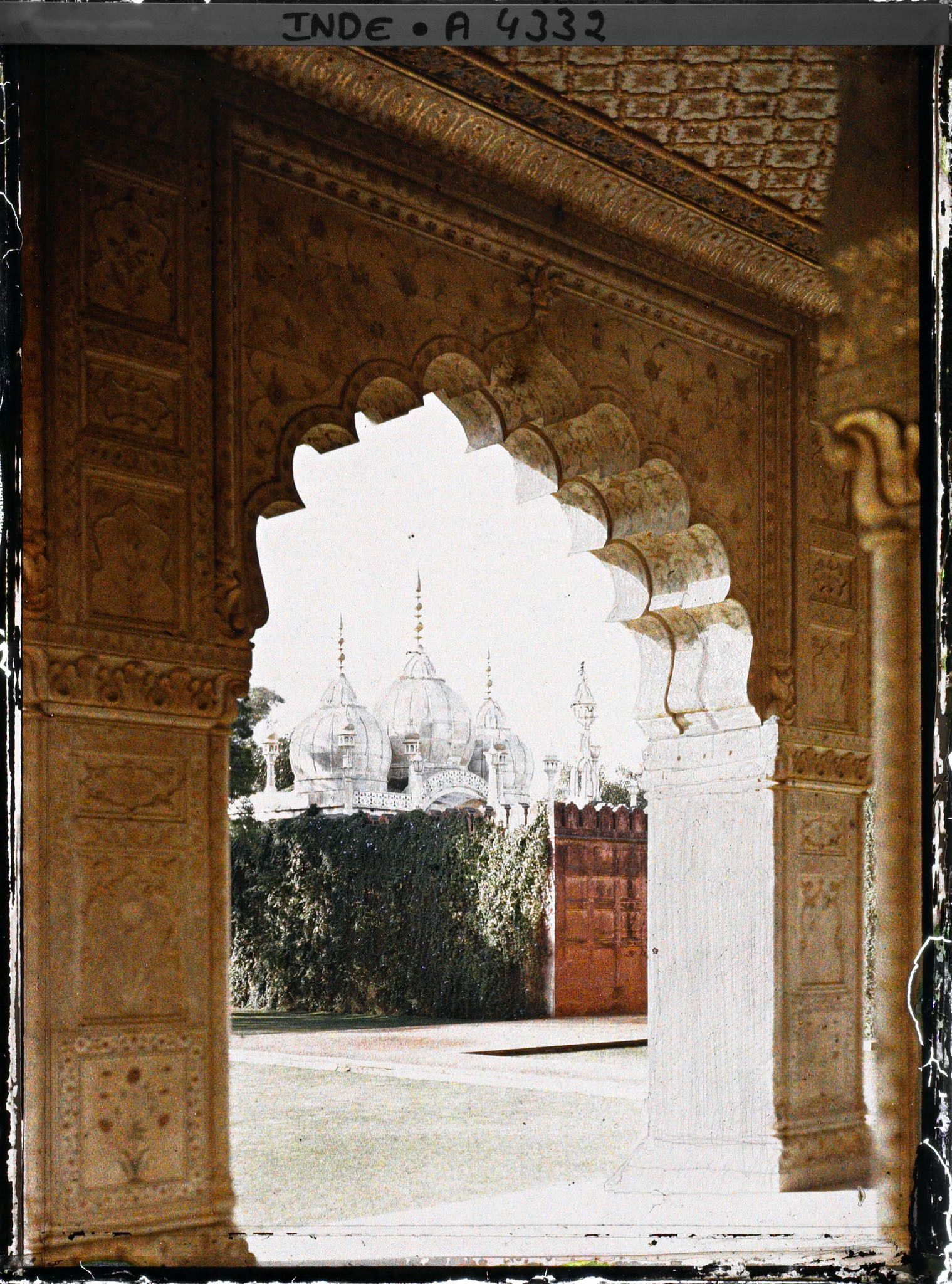 Image représentant Extérieur de la mosquée de la Perle (Moti Masjid) dans le fort Rouge (Lal Qila)