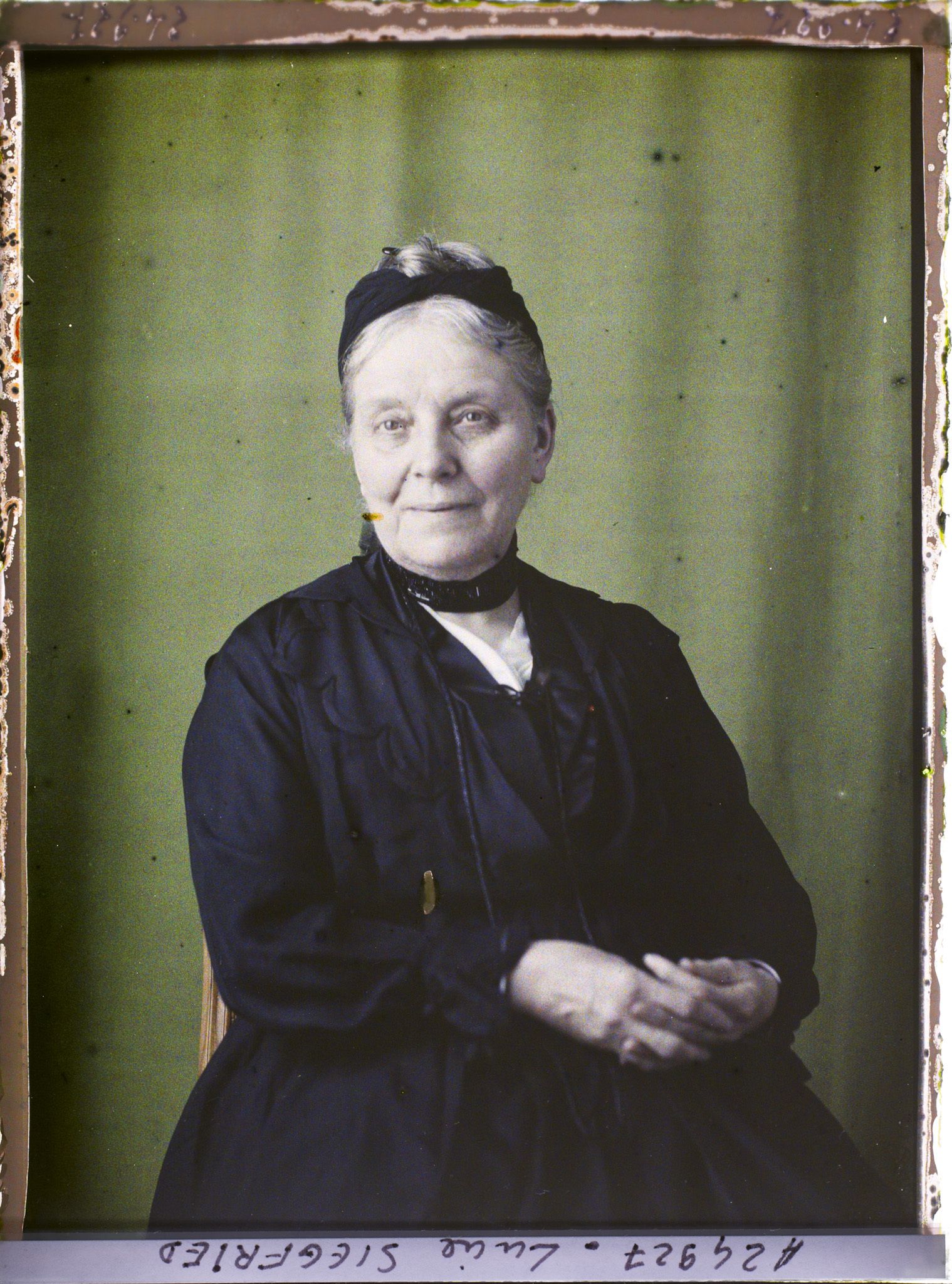 Image représentant Madame  https://musee-albert-kahn.s-museum.fr/home/NWQ2OTAwYzNmYjZlZTk1ZWQwODJmMjY4L2dlbmVyaWMtbm90aWNlLXRhYi9hdXRob3JpdHkvNjE3YTc5ZjVjZjhiODk2OGIzMzM3ZDIx/5d6900c3fb6ee95ed082f268/generic-notice-tab/authority/617a79ebcf8b8968b33377e8 Julie Siegfried