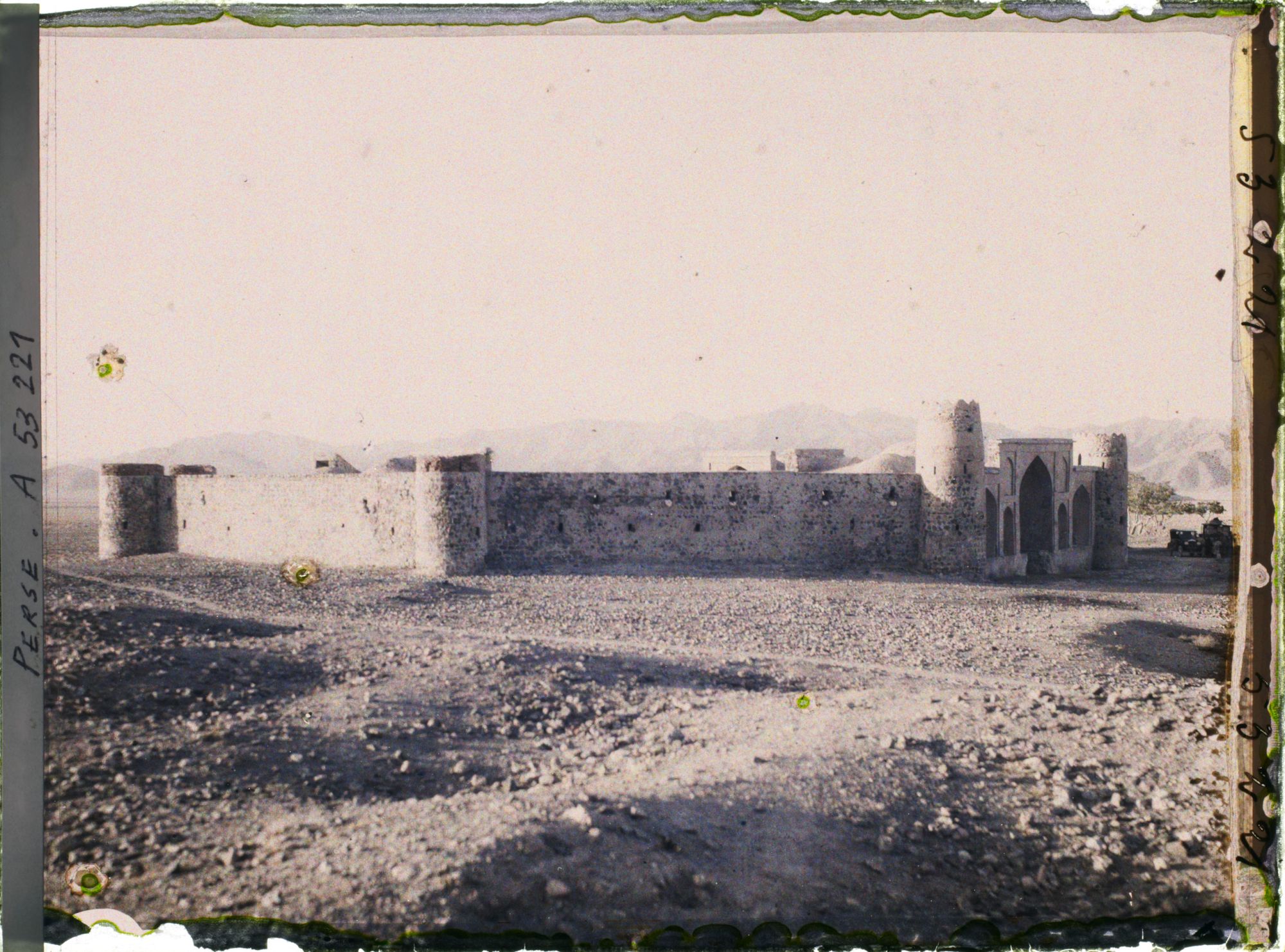 Image représentant Le caravansérail (halte de caravanes, hôtellerie) octogonal