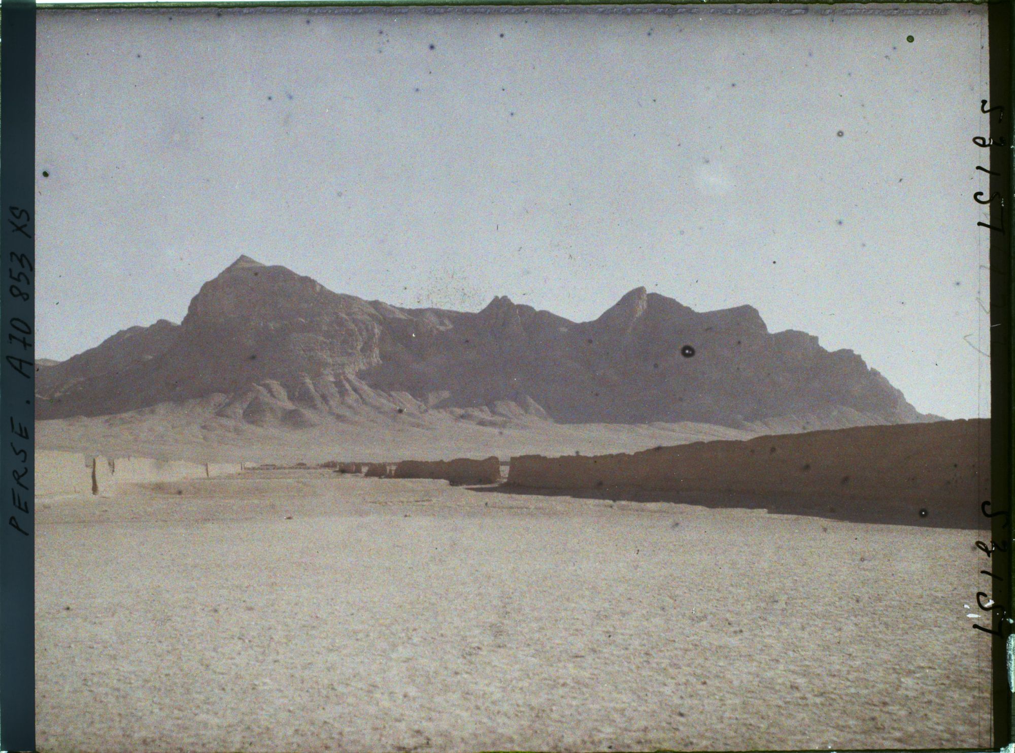 Image représentant Ancienne route conduisant au palais d'Abbas Ier (?)