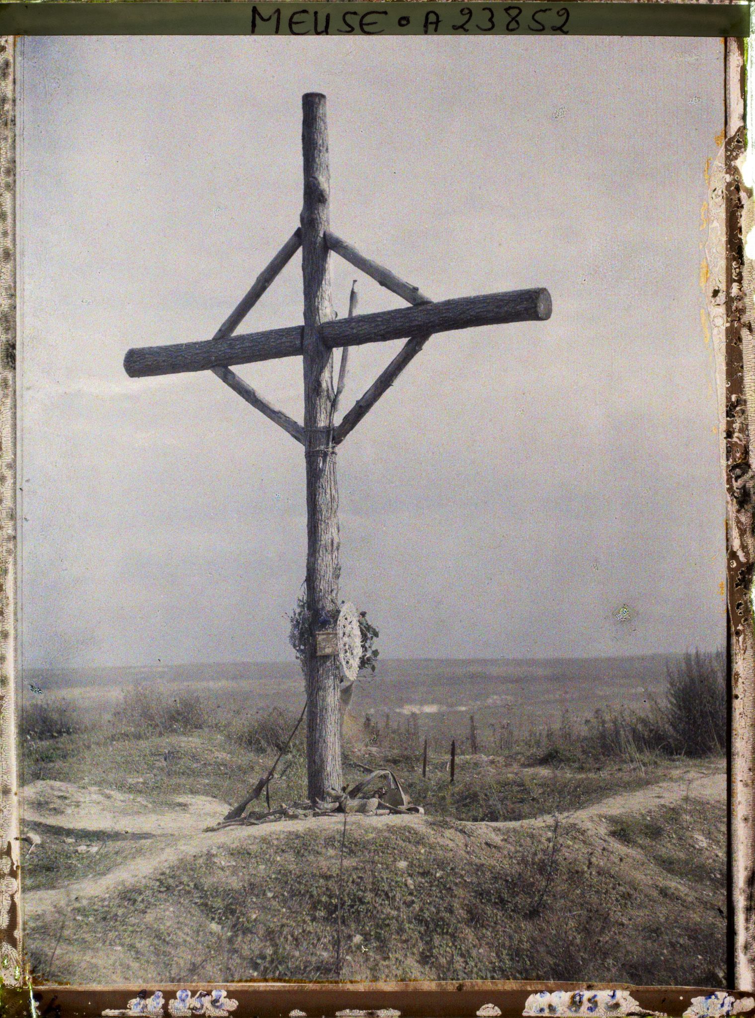 Image représentant France, Fort Douaumont, La grande Croix de l'Ossuaire