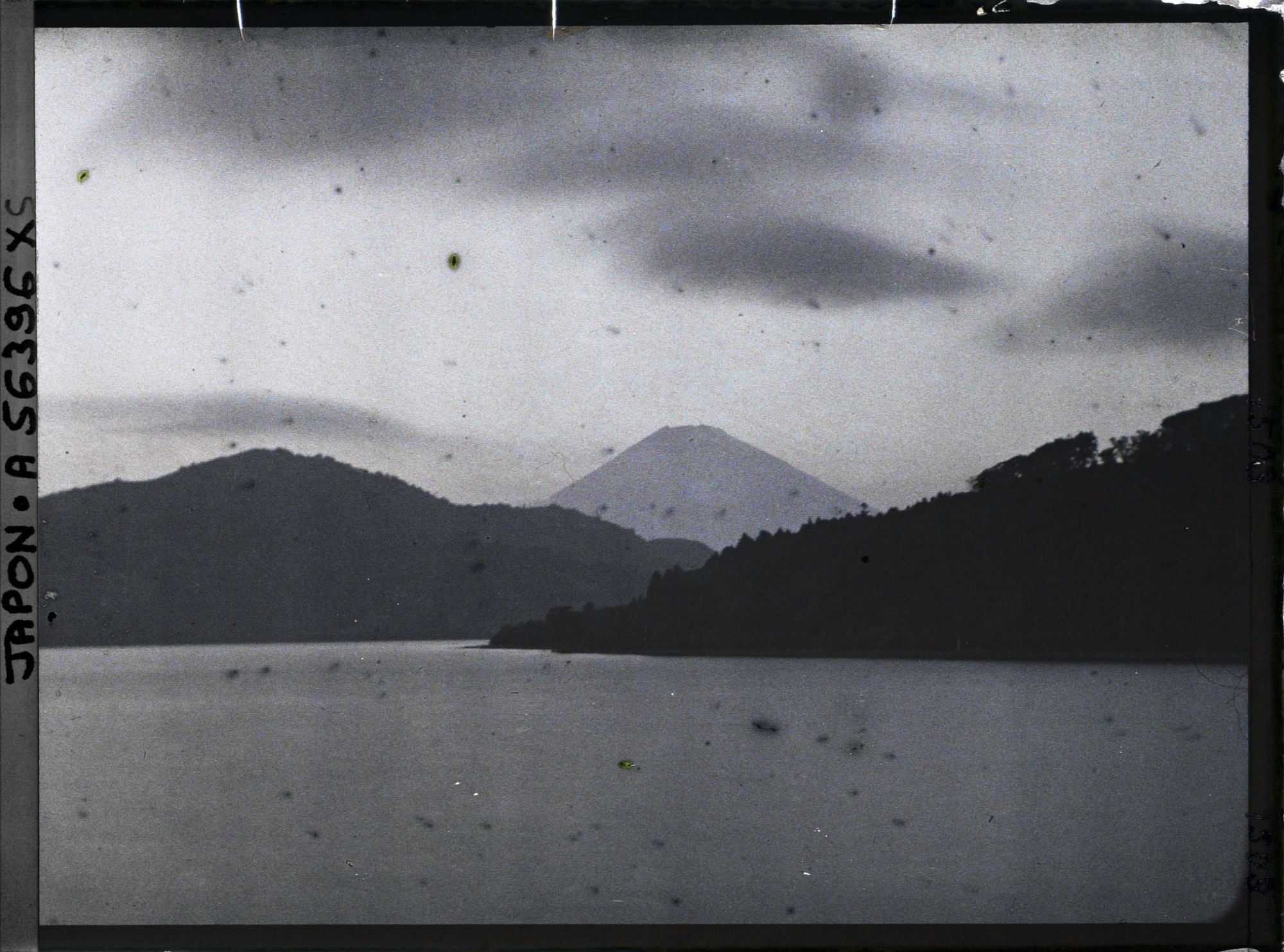 Image représentant Le Lac Ashinoko et le Mont Fuji au crépuscule