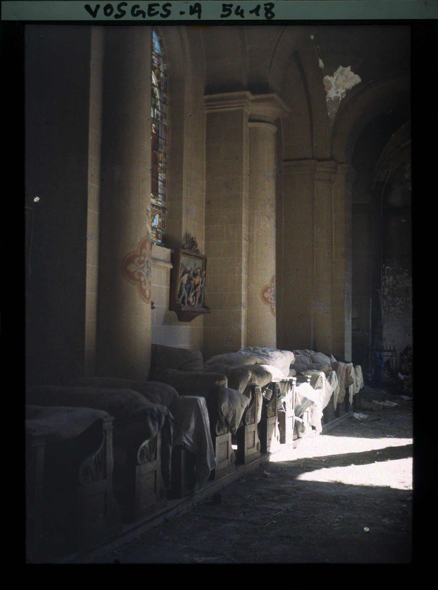 Image représentant Matelas dans la nef droite de l'église