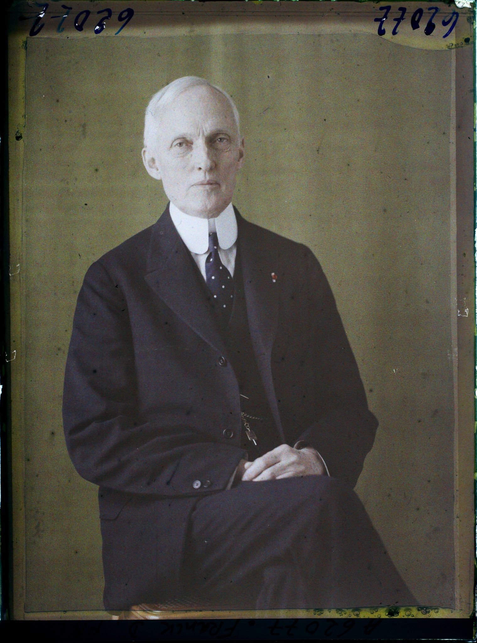 Image représentant Monsieur  https://musee-albert-kahn.s-museum.fr/home/NWQ2OTAwYzNmYjZlZTk1ZWQwODJmMjY4L2dlbmVyaWMtbm90aWNlLXRhYi9hdXRob3JpdHkvNjE3YTc5ZjVjZjhiODk2OGIzMzM3ZDIx/5d6900c3fb6ee95ed082f268/generic-notice-tab/authority/617a79ebcf8b8968b33374f9 Franck D. Pavey