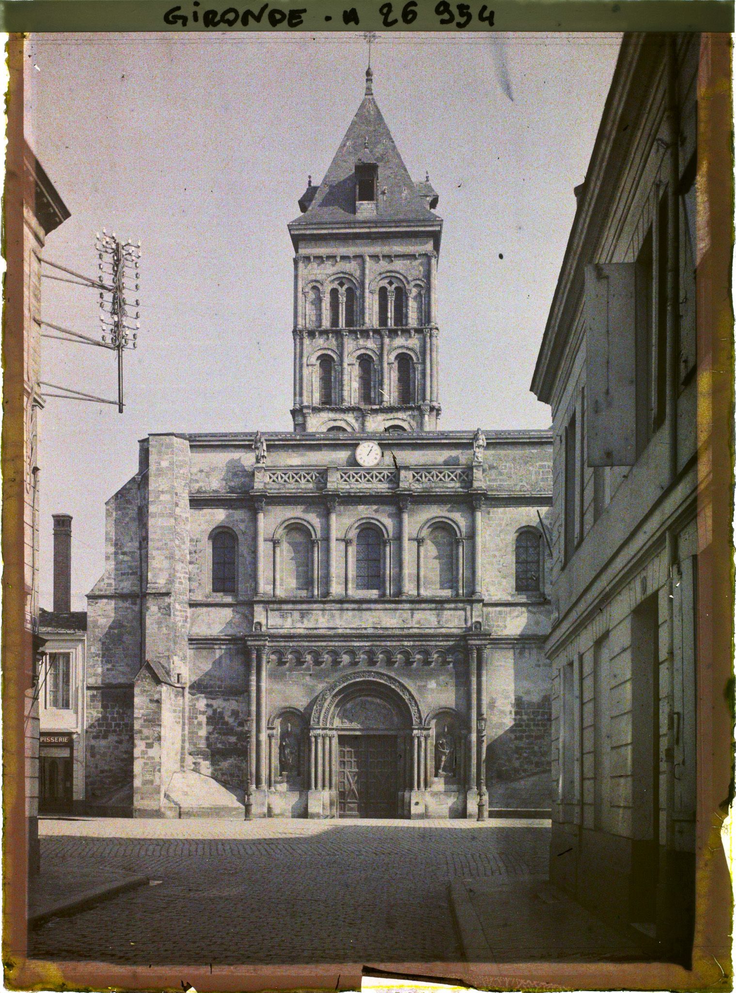 Image représentant La basilique Saint-Seurin, depuis l'actuelle 2 rue Georges Mandel