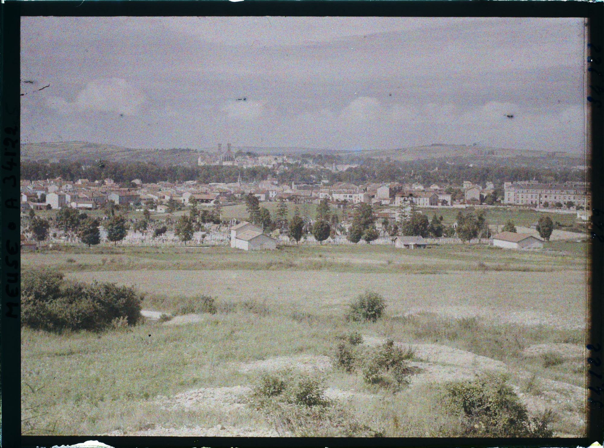 Image représentant France, Verdun, La Ville, vue prise vers le Sud Ouest de la voie ferrée de Verdun à Metz
