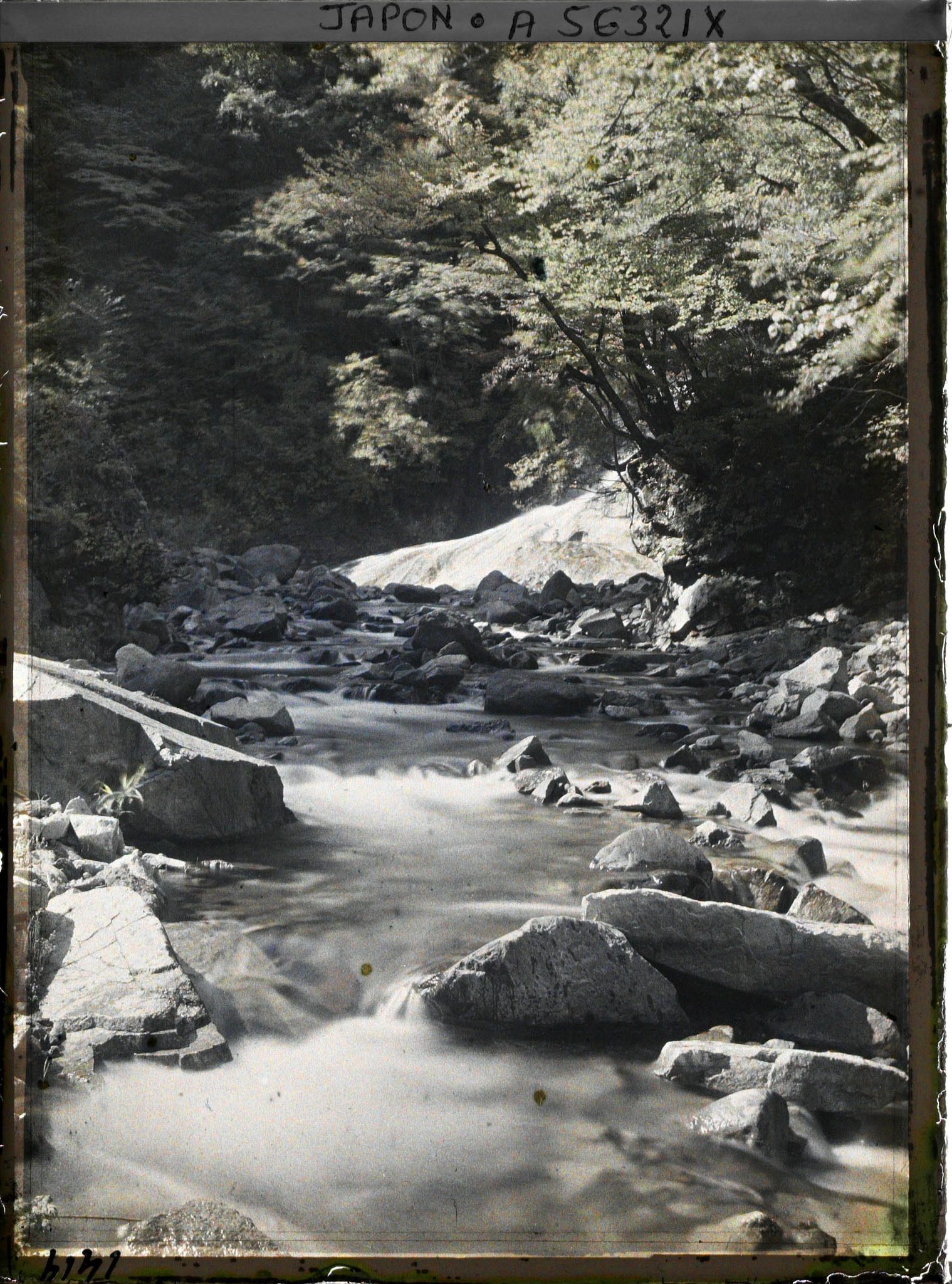 Image représentant Paysage dans les gorges de l'Itanagawa (rivière Itana) près de la Kirifuri-No-Taki (cascade de la brume)
