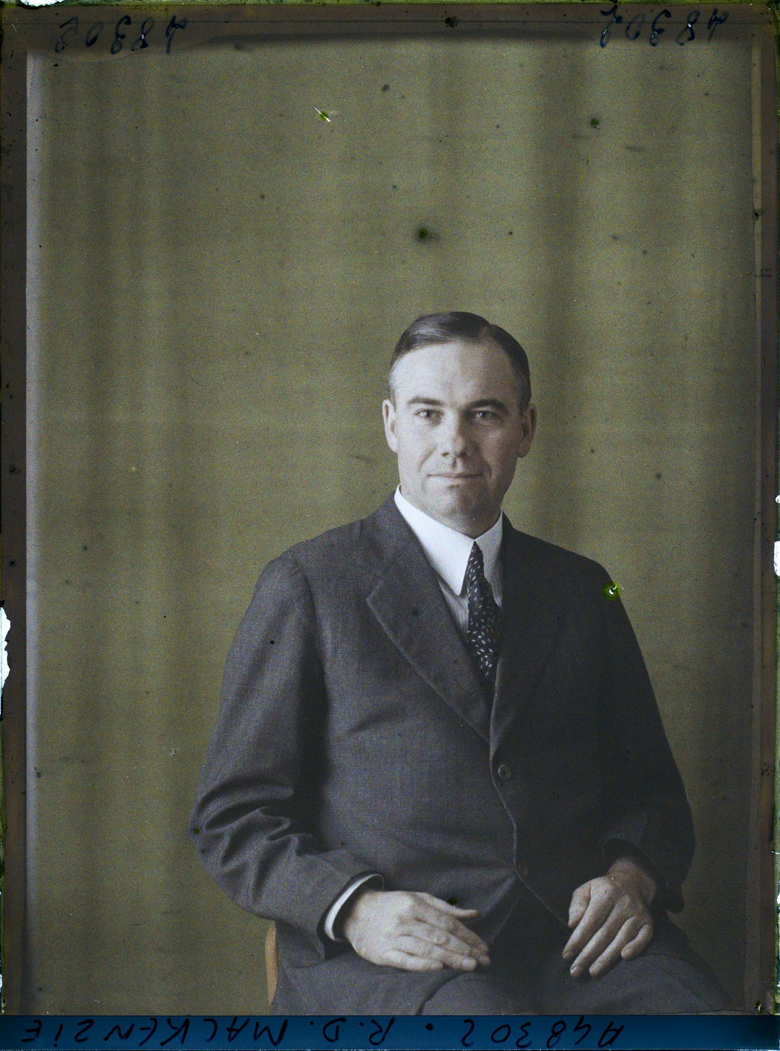 Image représentant https://musee-albert-kahn.s-museum.fr/home/NWQ2OTAwYzNmYjZlZTk1ZWQwODJmMjY4L2dlbmVyaWMtbm90aWNlLXRhYi9hdXRob3JpdHkvNjE3YTc5ZjVjZjhiODk2OGIzMzM3ZDIx/5d6900c3fb6ee95ed082f268/generic-notice-tab/authority/617a79ebcf8b8968b3337311 Monsieur Roderick D. Mackenzie