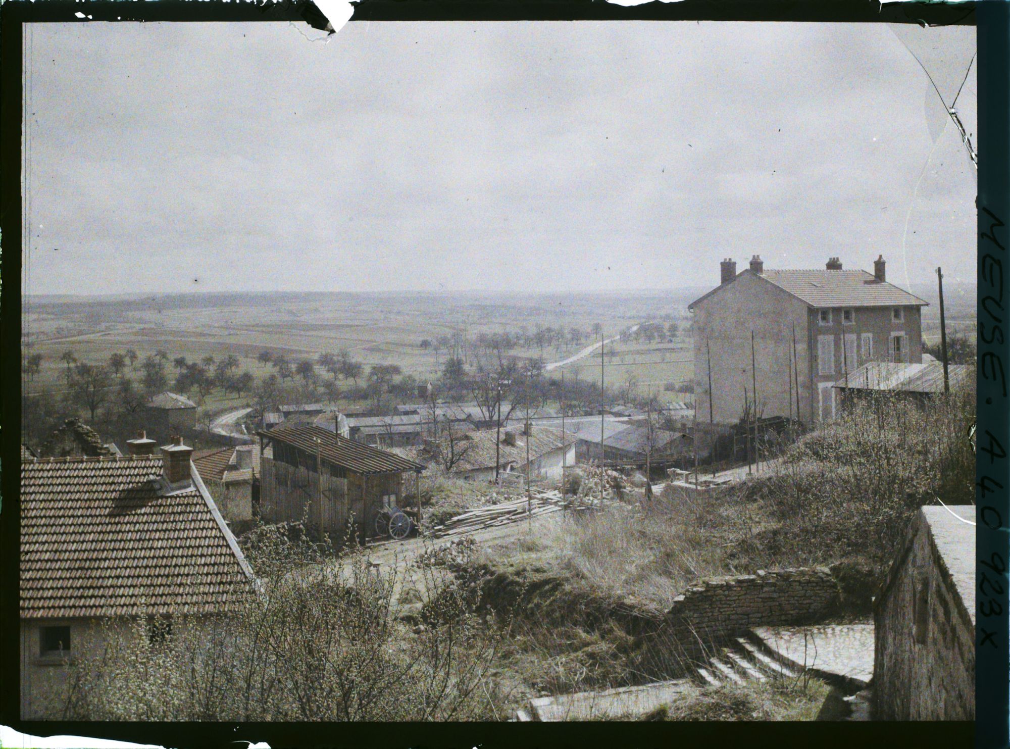 Image représentant France, Clermont en Argonne, Vue sur la route de Auzéville