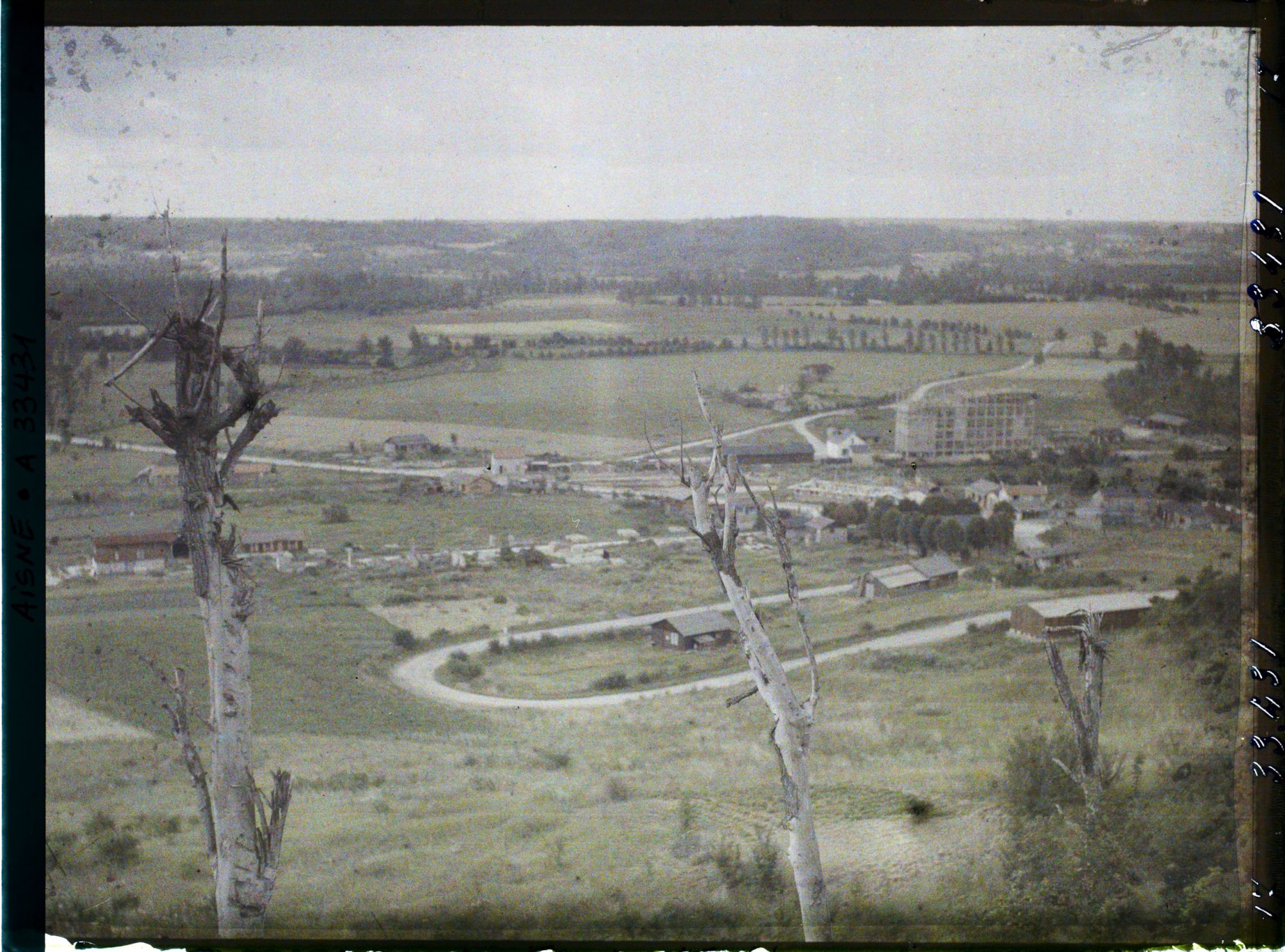 Image représentant France, Coucy le Château, Vue prise vers l'Ouest