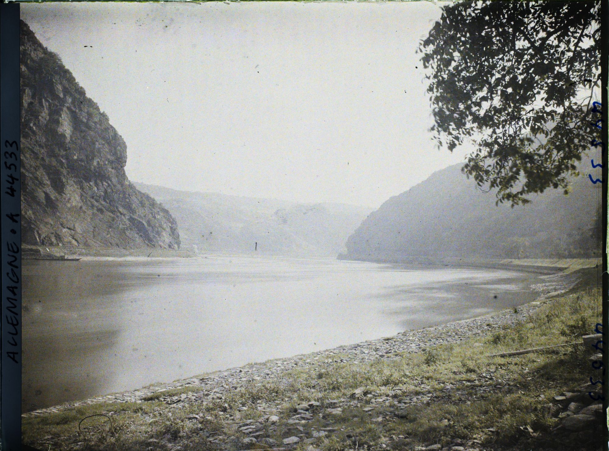 Image représentant Panorama sur le Rhin avec à gauche le rocher de la Loreleï
