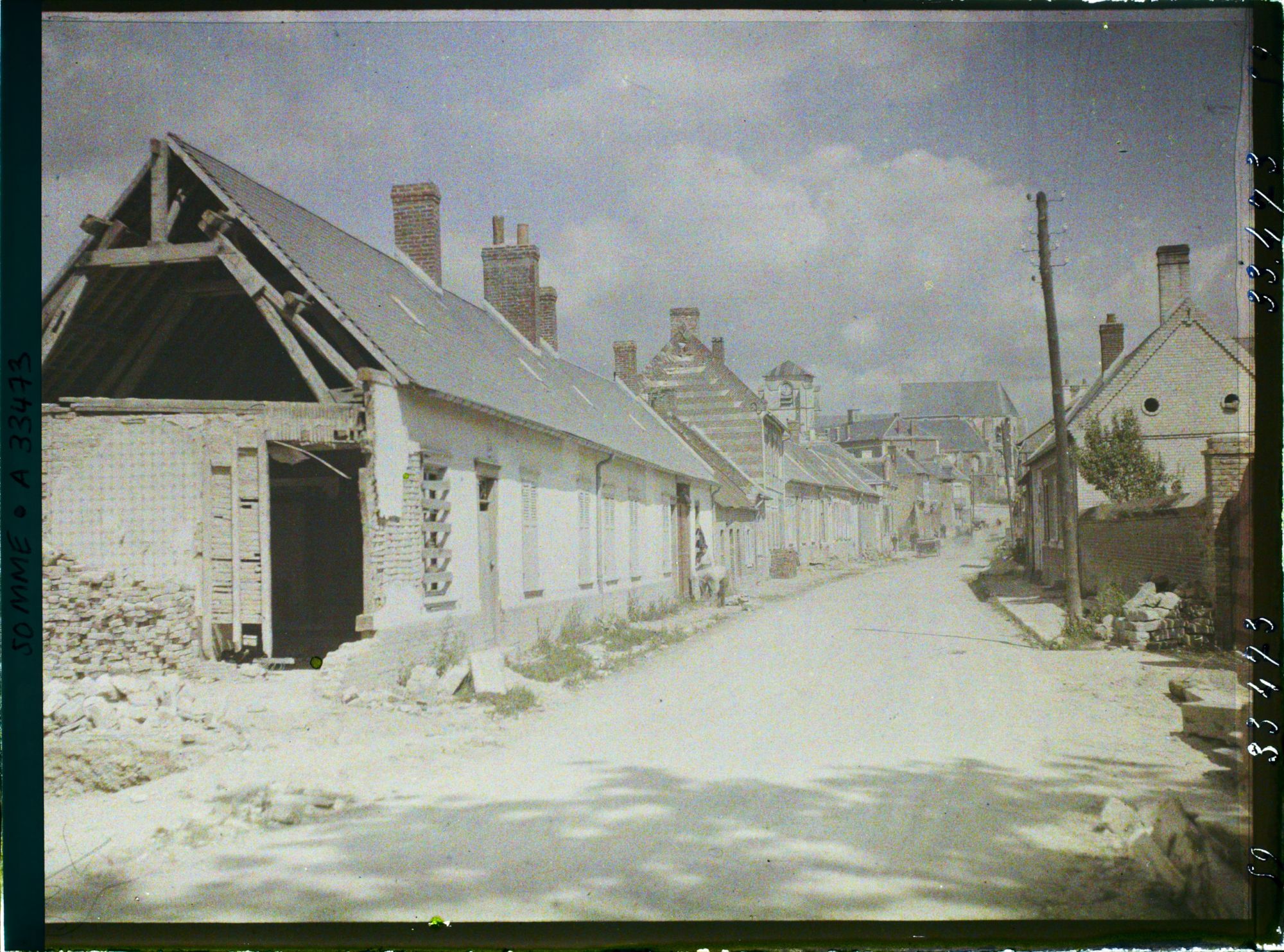 Image représentant France, Bray s/ Somme, La rue et l'Eglise