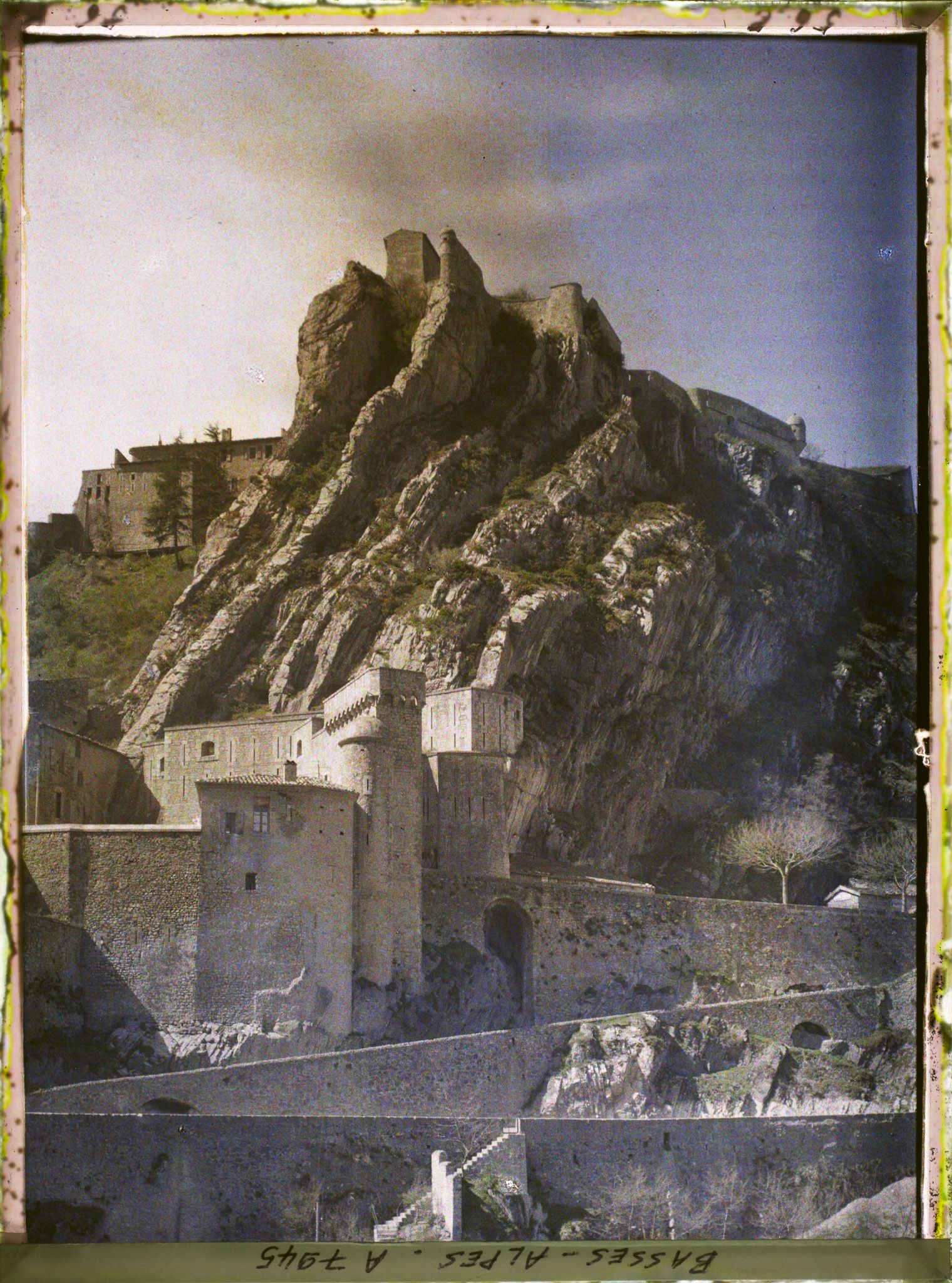 Image représentant La citadelle vue de la rive gauche