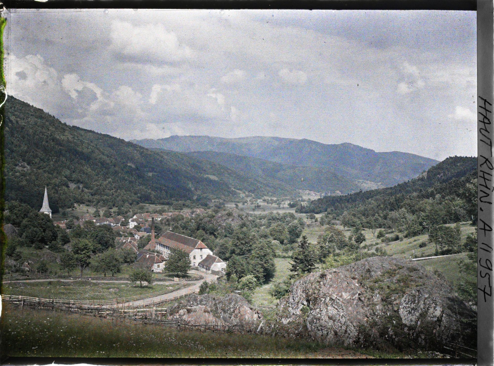 Image représentant Vallée de la Doller ; au fond, Dollern et le Rossberg