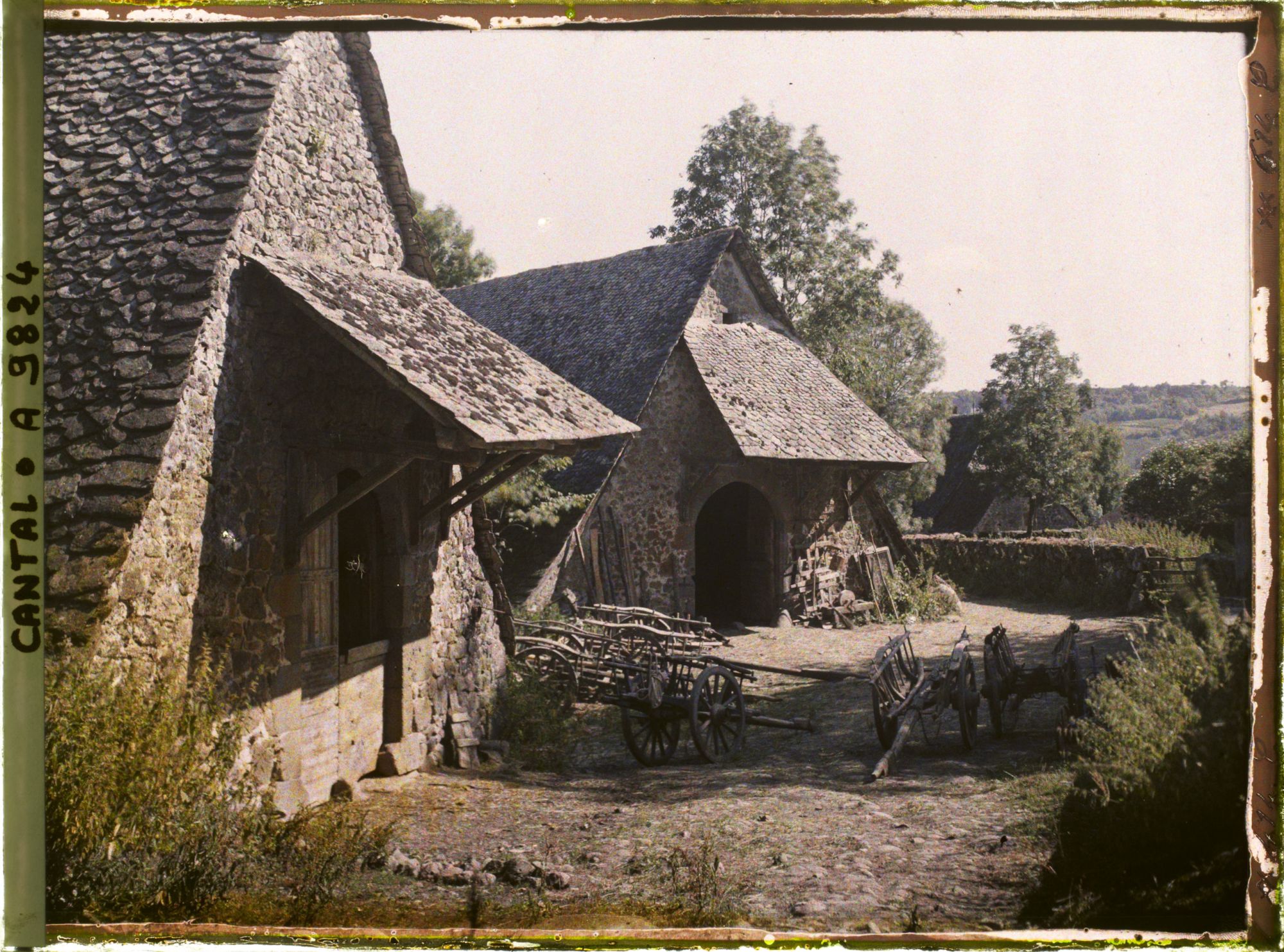 Image représentant Les granges du Manoir dit Château de Cabanes