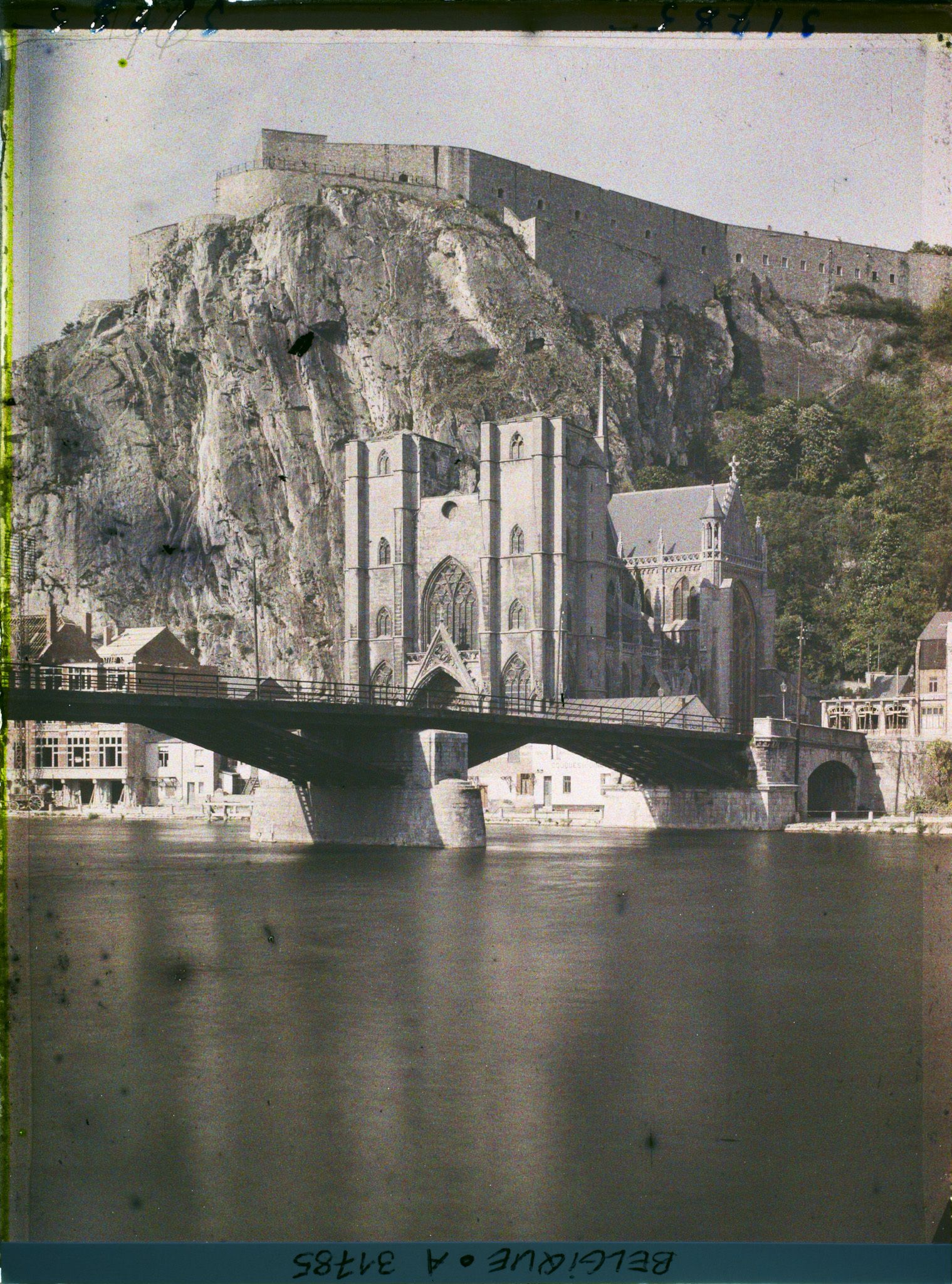 Image représentant Belgique, Dinant, L'Eglise, la Citadelle et le Pont sur la Meuse