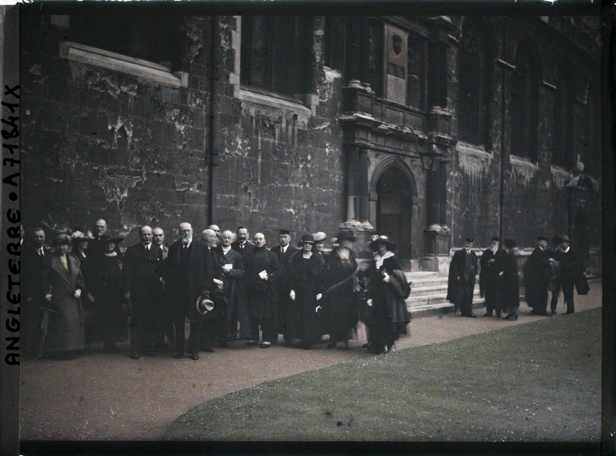 Image représentant Réception de  https://musee-albert-kahn.s-museum.fr/home/NWQ2OTAwYzNmYjZlZTk1ZWQwODJmMjY4L2dlbmVyaWMtbm90aWNlLXRhYi9hdXRob3JpdHkvNjE3YTc5ZjVjZjhiODk2OGIzMzM3ZDIx/5d6900c3fb6ee95ed082f268/generic-notice-tab/authority/617a79ebcf8b8968b3336643 Paul Appell dans une université