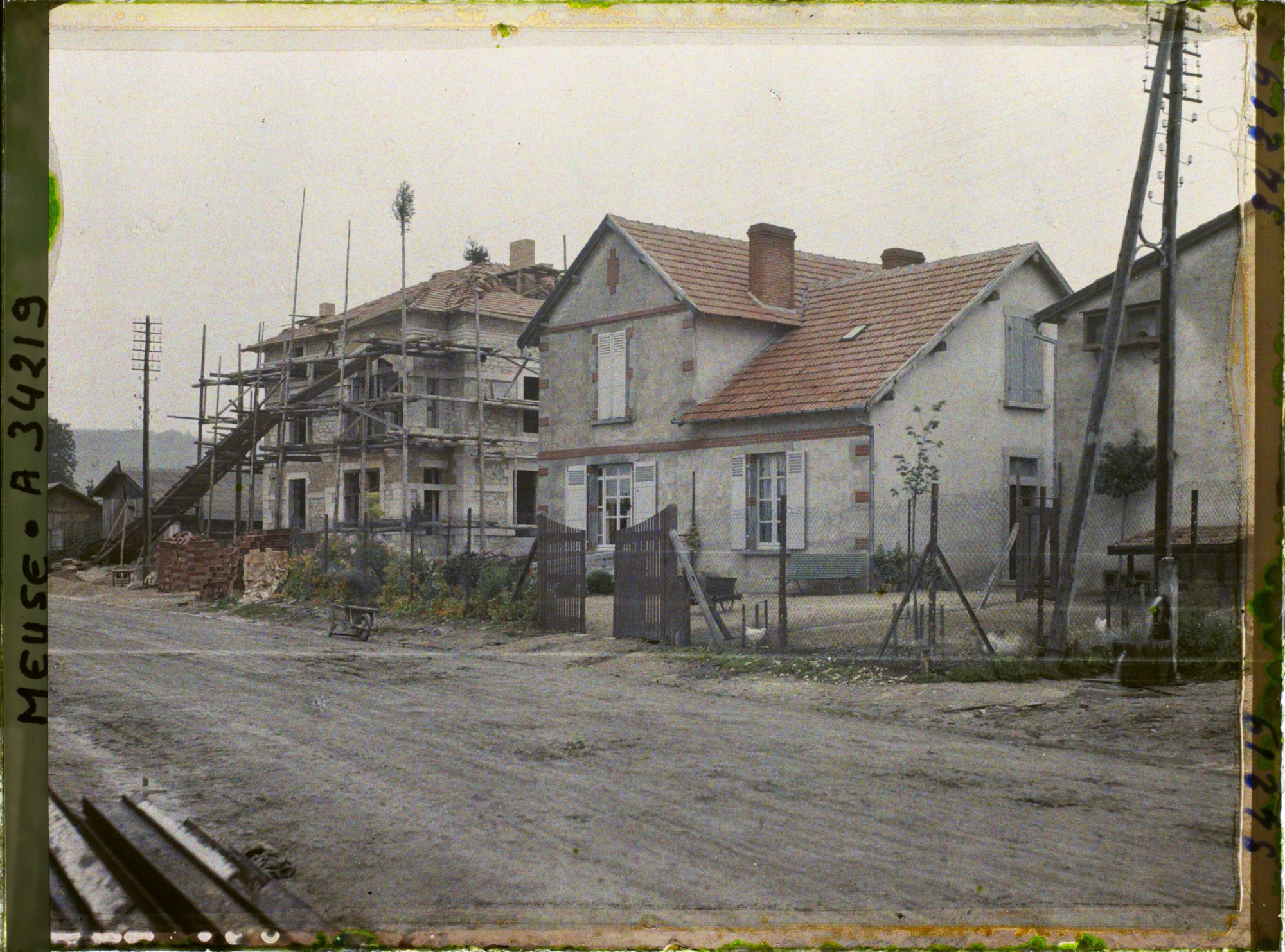 Image représentant France, Vigneulles les Hattonchatel, Maisons reconstruites et en Construction