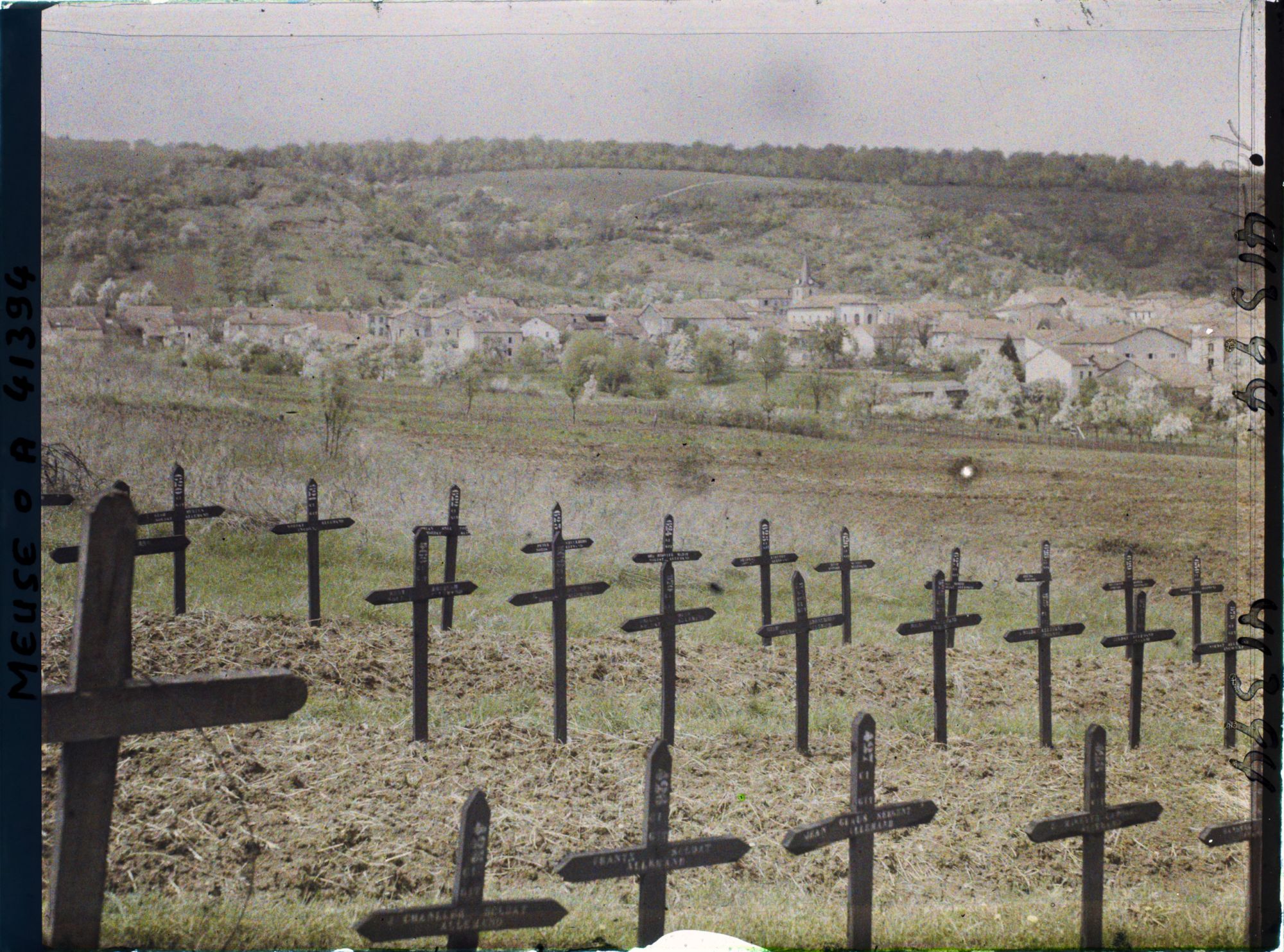 Image représentant France, St Maurice sous les Côtes, Panorama du Village et tombes allemandes autre aspect