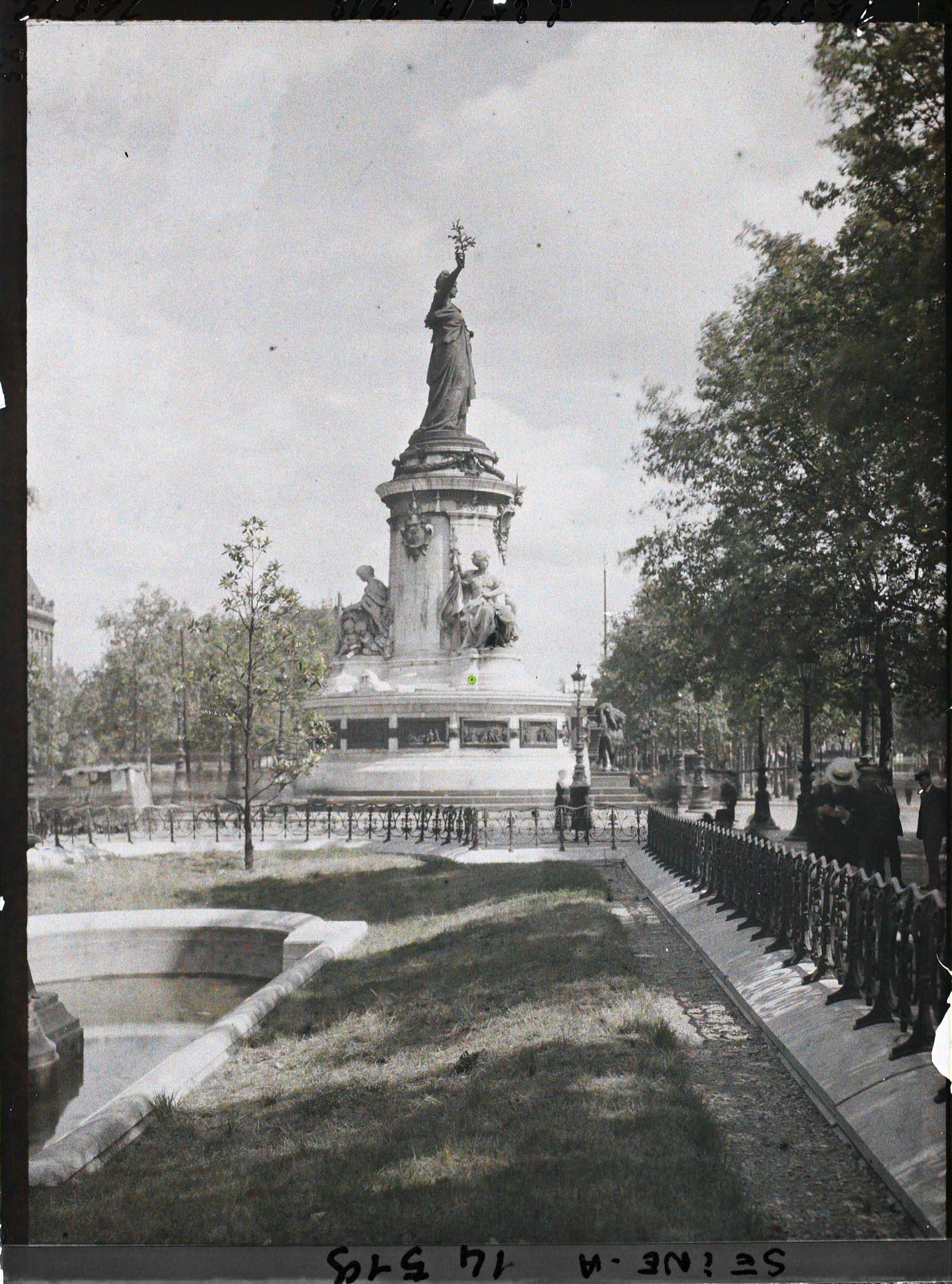Image représentant La statue de la République, place de la République