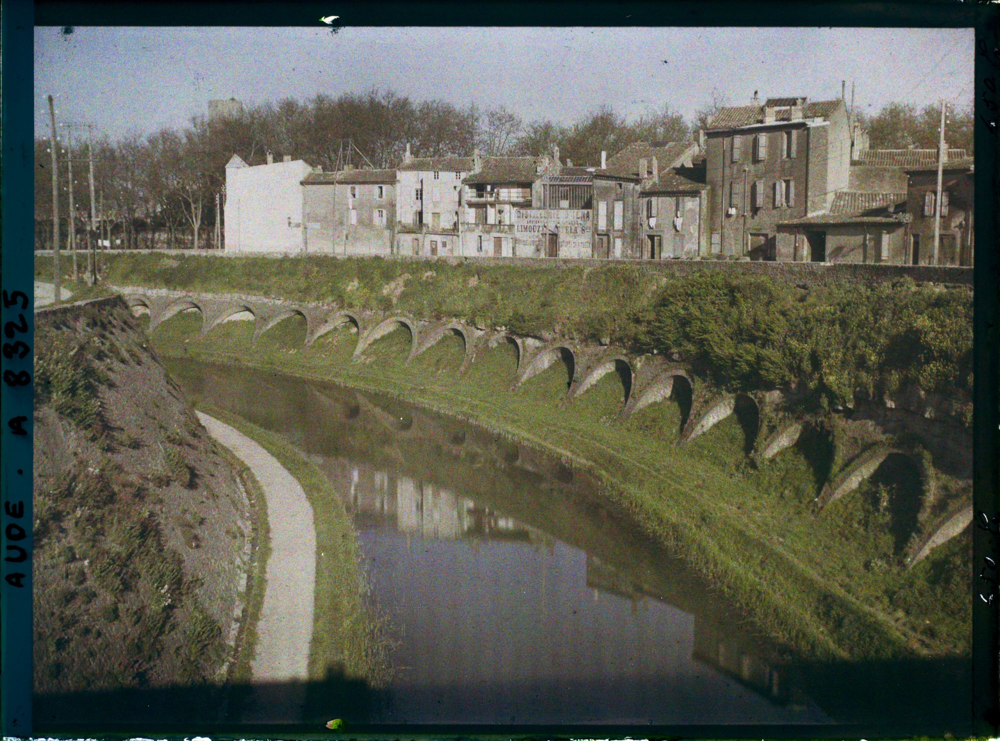 Image représentant Le canal du Midi, vue prise du pont d'Iéna