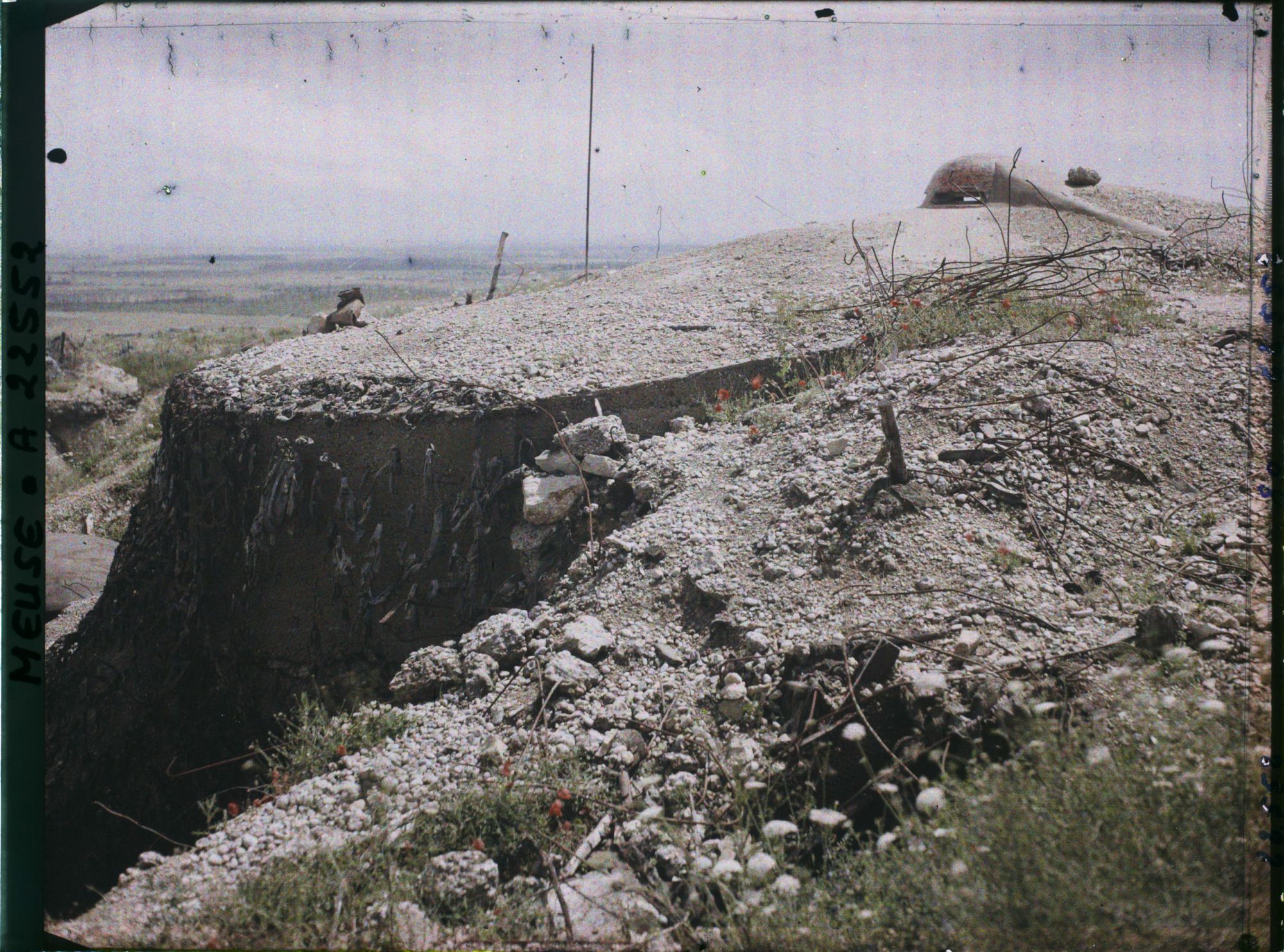 Image représentant France, Vaux, Fort de Vaux Coupole de mitrailleuse ayant résisté au bombardement