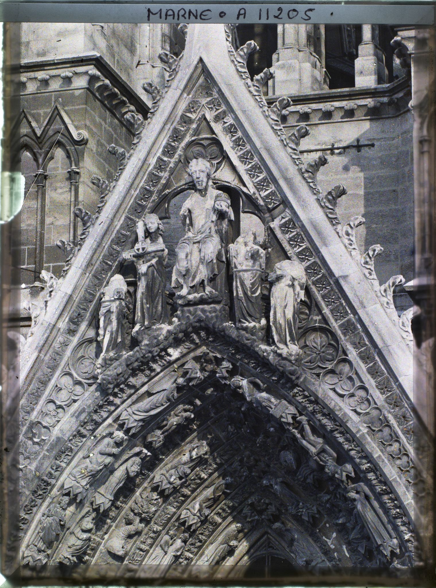 Image représentant Détail du gâblesymbolisant "le jugement dernier"