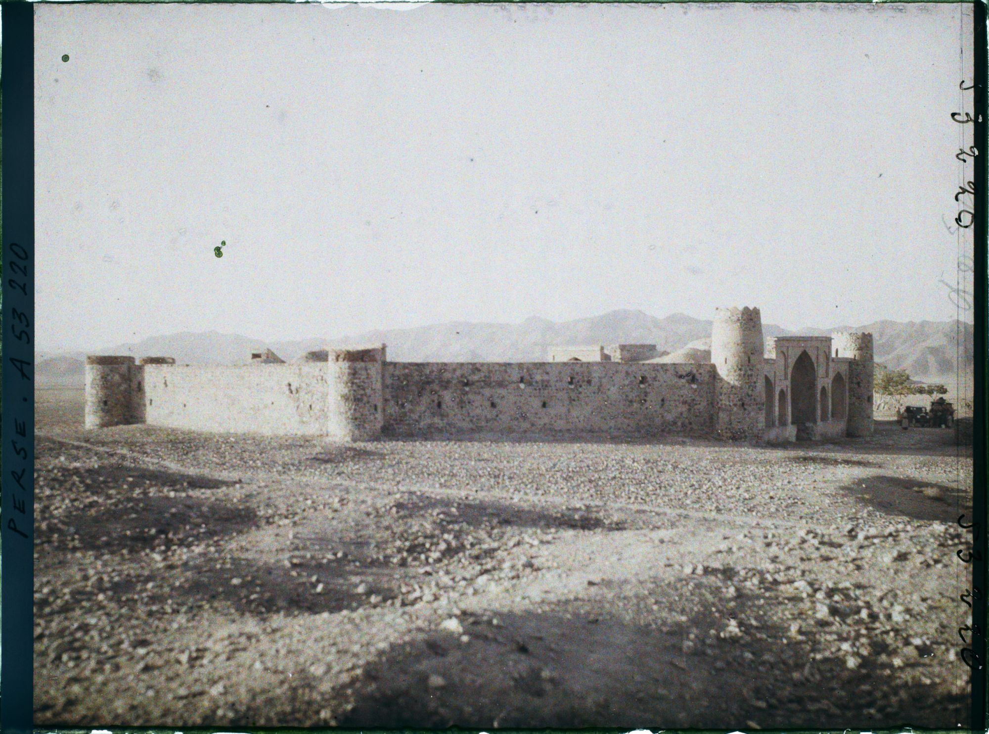 Image représentant Le caravansérail (halte de caravanes, hôtellerie) octogonal