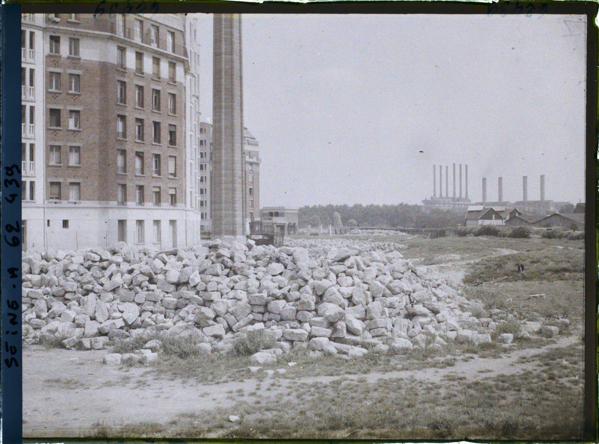 Image représentant Construction d'habitations à bon marché (HBM) sur la zone de fortifications à la porte de Saint-Cloud