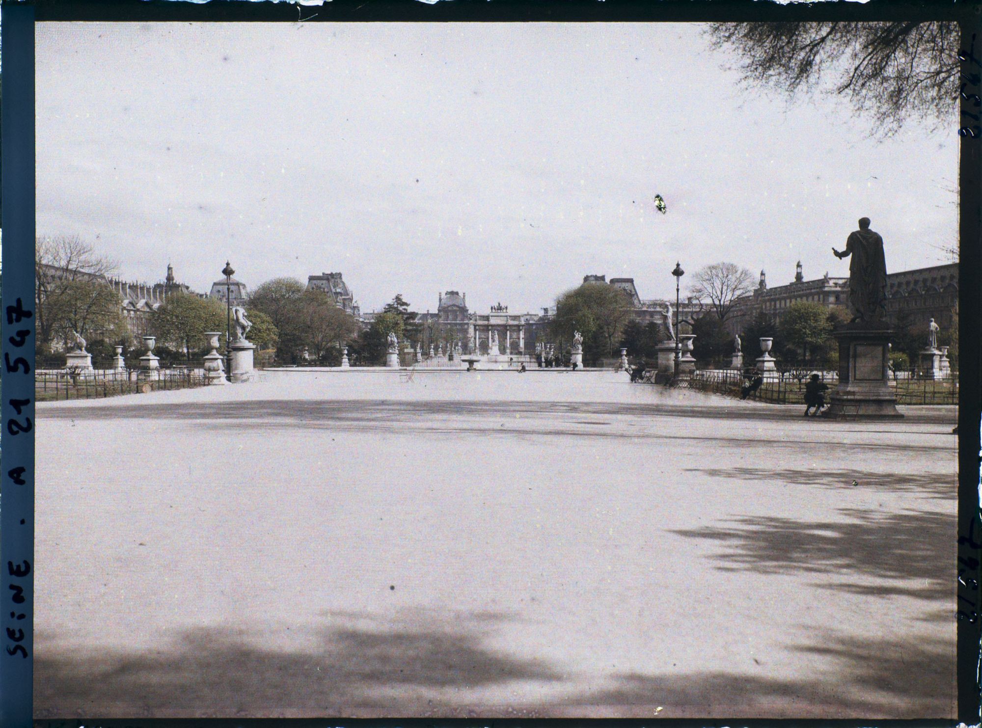 Image représentant Les Tuileries et le Louvre