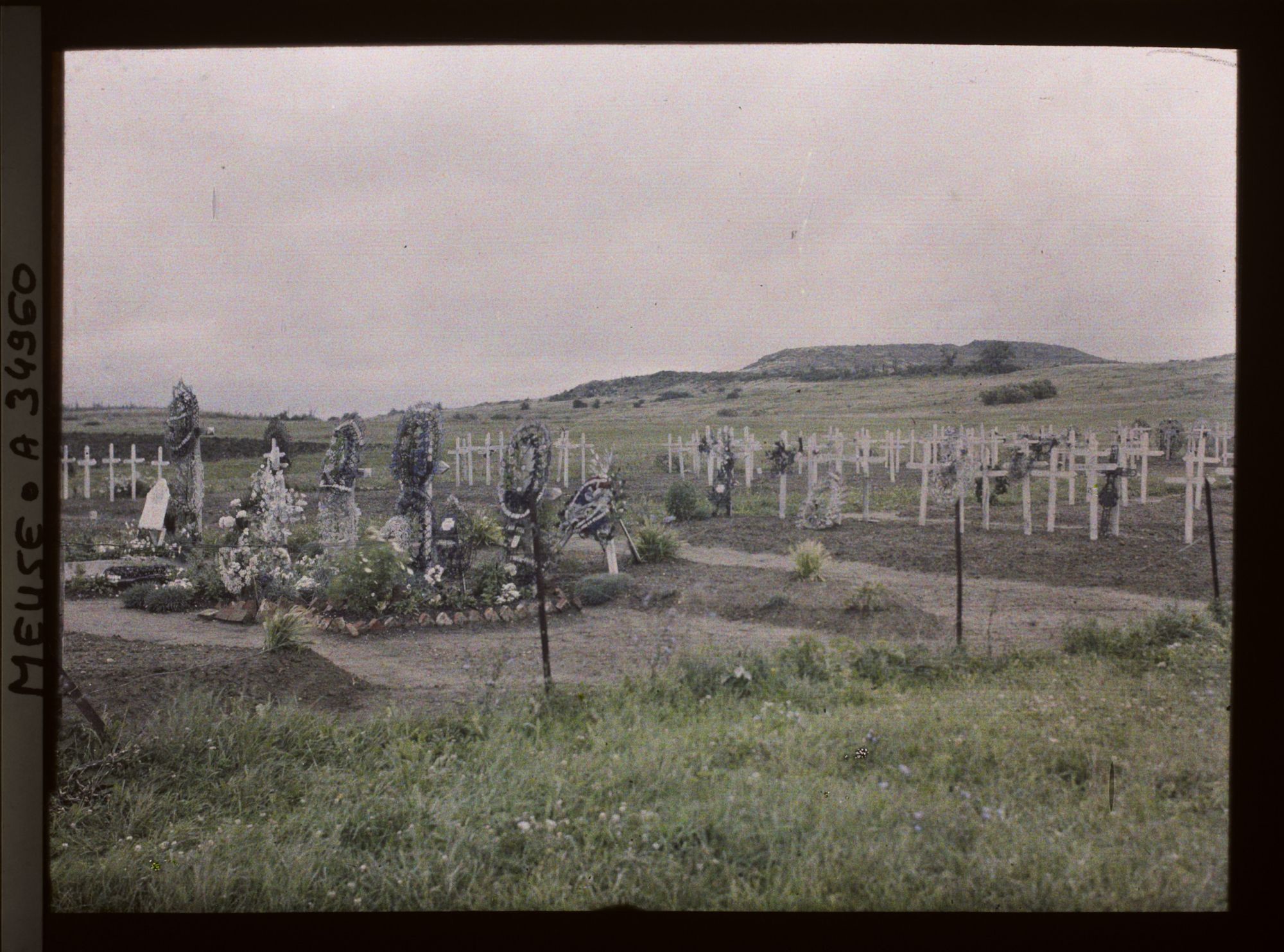 Image représentant France, Buzemant, Sectr le Vauquois, Le Cimetière et, au fond, la lutte de Vauquois