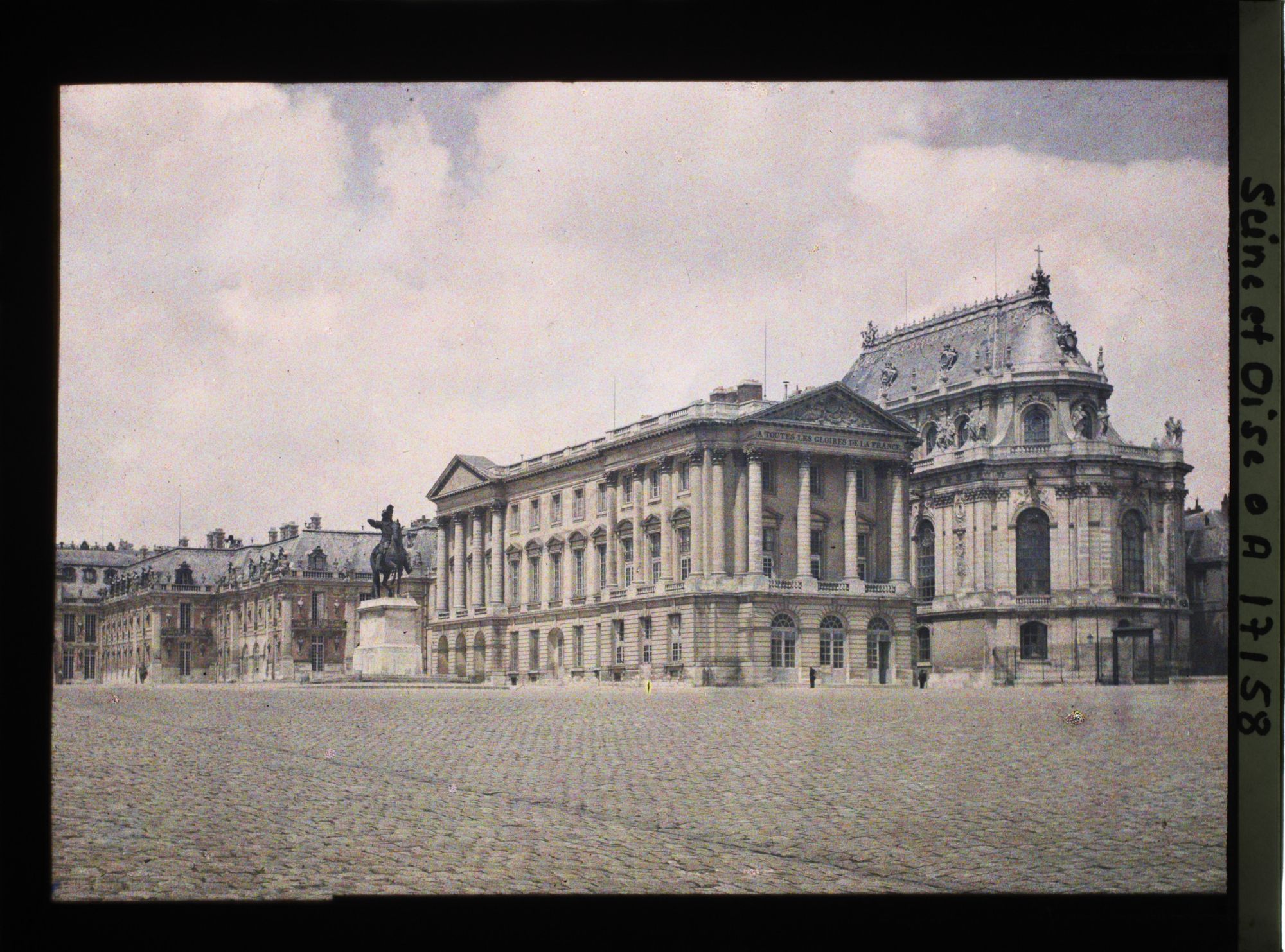 Image représentant Vue de la cour d'Honneur