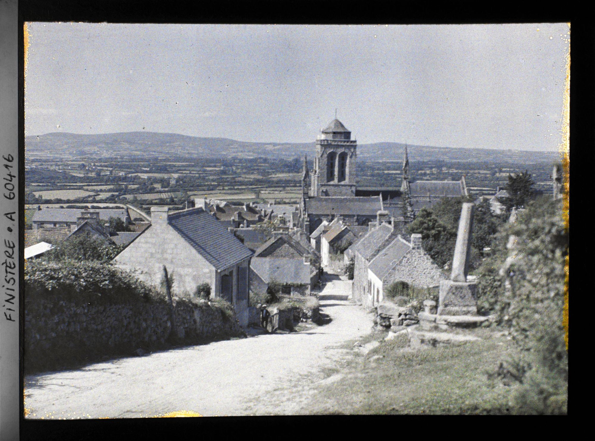 Image représentant Locronan vu depuis la rue Saint-Maurice
