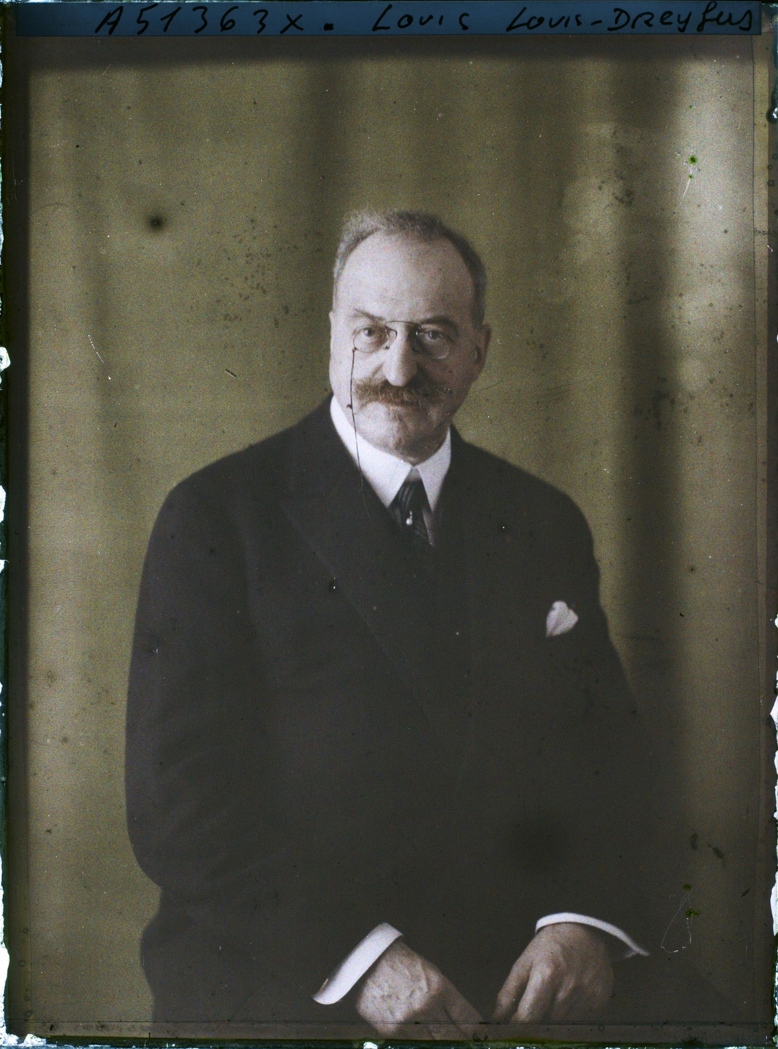 Image représentant https://musee-albert-kahn.s-museum.fr/home/NWQ2OTAwYzNmYjZlZTk1ZWQwODJmMjY4L2dlbmVyaWMtbm90aWNlLXRhYi9hdXRob3JpdHkvNjE3YTc5ZjVjZjhiODk2OGIzMzM3ZDIx/5d6900c3fb6ee95ed082f268/generic-notice-tab/authority/617a79ebcf8b8968b3337294 Monsieur Louis Louis-Dreyfus