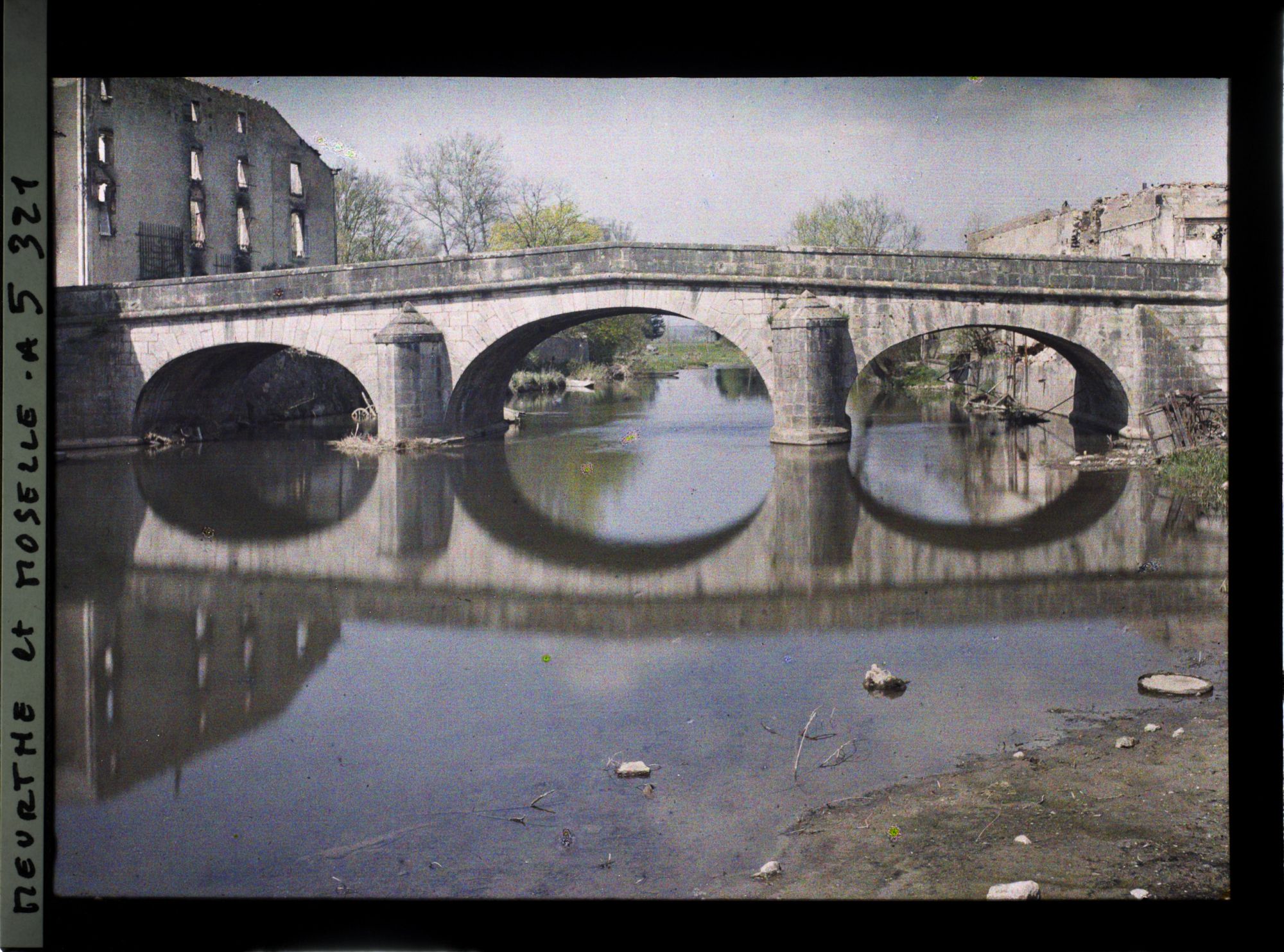 Image représentant France, Gerbeviller, Les bords de la Mortagne et le Pont