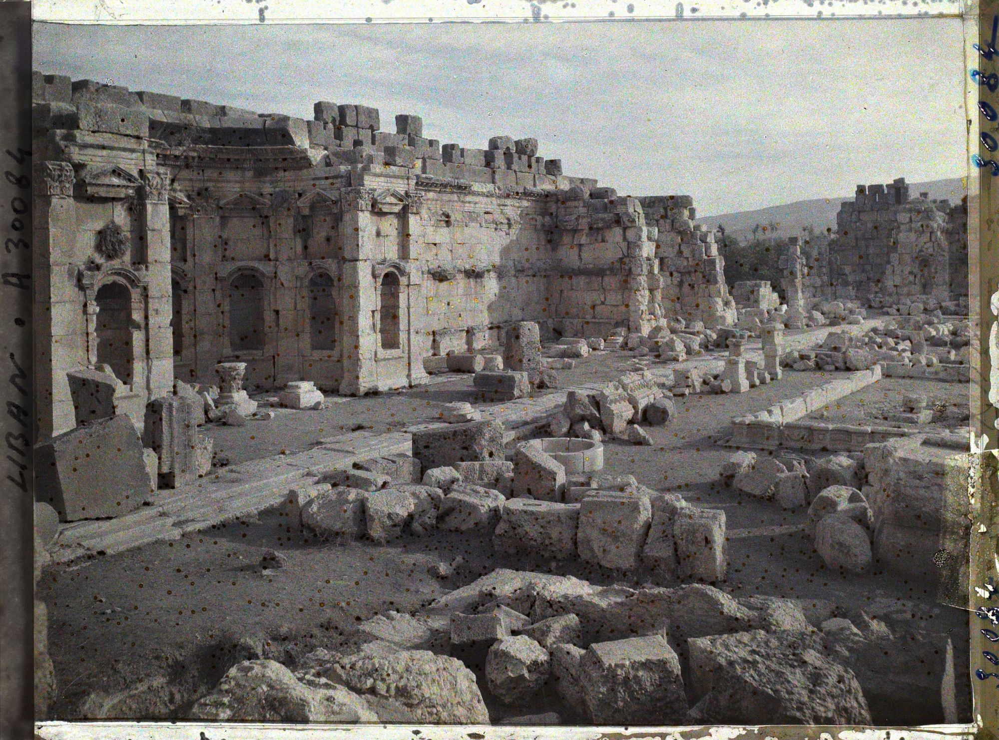 Image représentant Vestiges de la Grande Cour, dite Cour de l'Autel, du Temple de Jupiter Héliopolitain