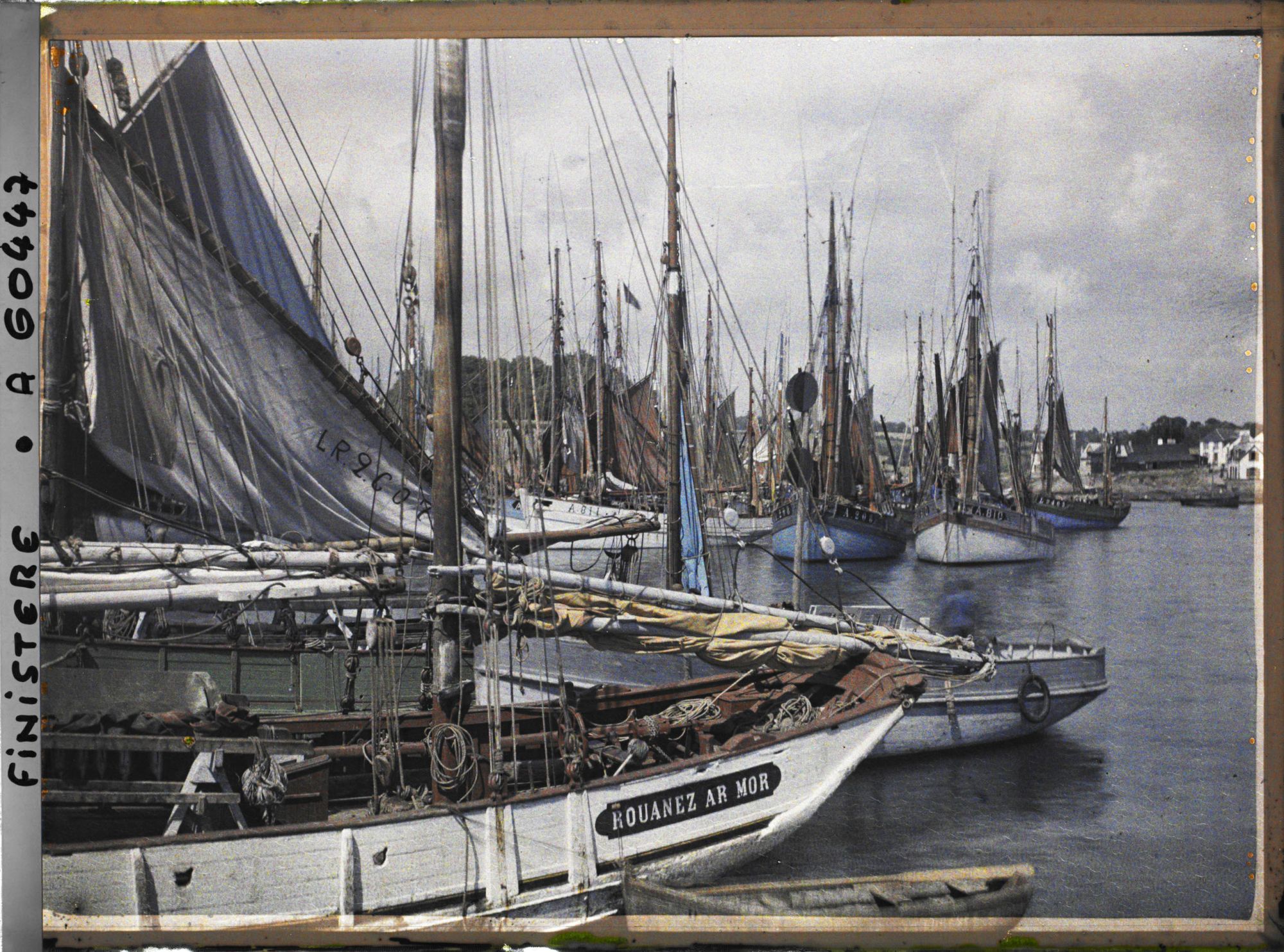 Image représentant Des bateaux de pêche dans le port