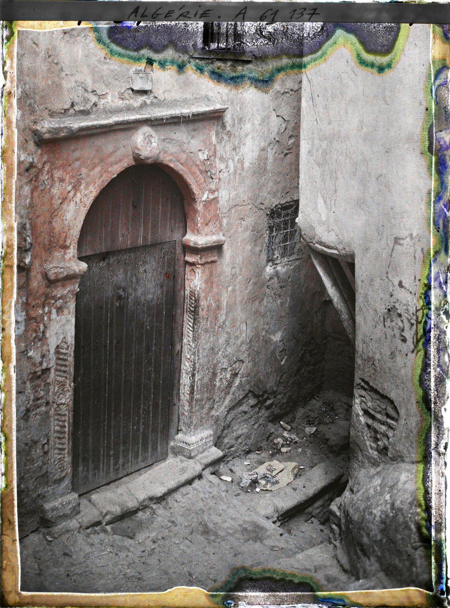 Image représentant Une vieille porte rue du Diable dans la Casbah