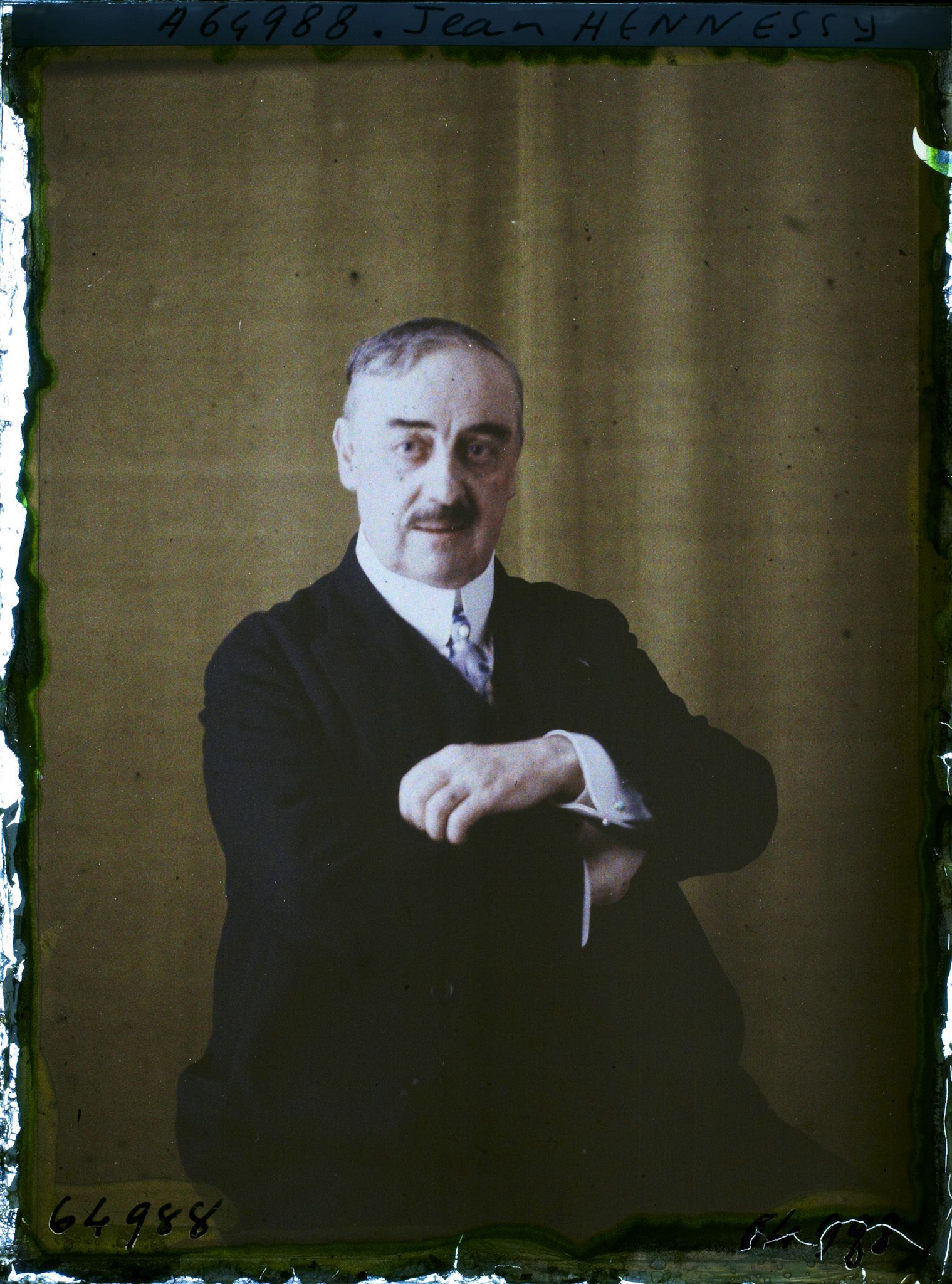 Image représentant https://musee-albert-kahn.s-museum.fr/home/NWQ2OTAwYzNmYjZlZTk1ZWQwODJmMjY4L2dlbmVyaWMtbm90aWNlLXRhYi9hdXRob3JpdHkvNjE3YTc5ZjVjZjhiODk2OGIzMzM3ZDIx/5d6900c3fb6ee95ed082f268/generic-notice-tab/authority/617a79ebcf8b8968b3336ef1 Monsieur Jean Hennessy