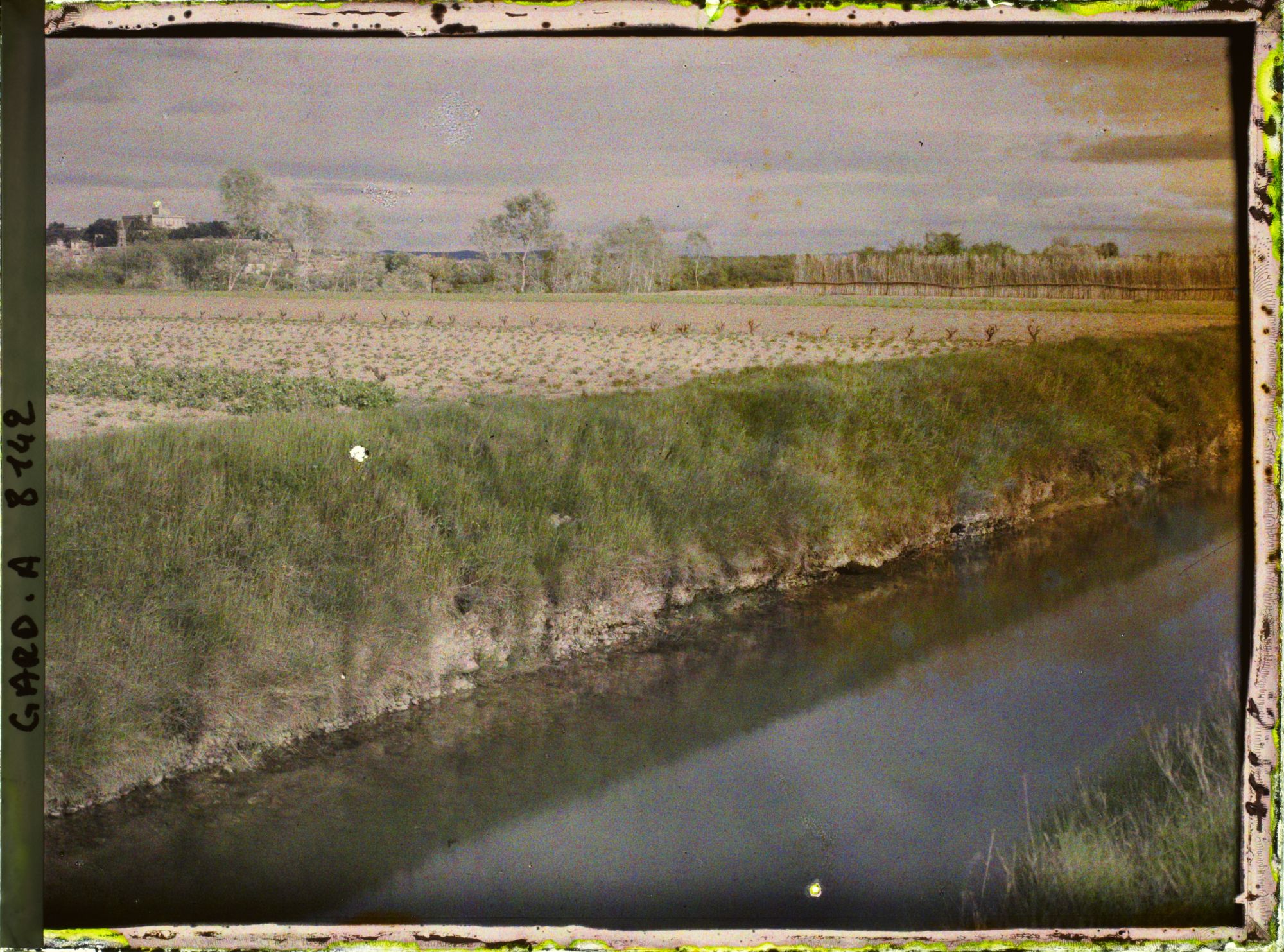Image représentant Vue du village prise des bords du Gard