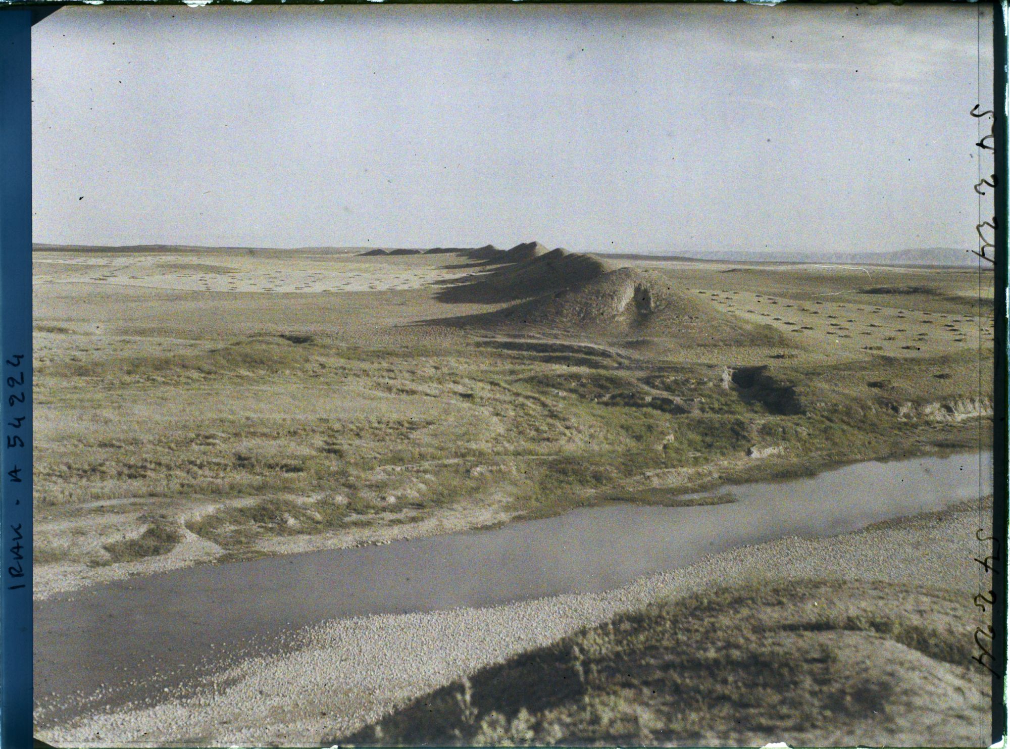 Image représentant Vestiges du mur d'enceinte de la ville (XI-VIIIe siècles av. J.-C.)