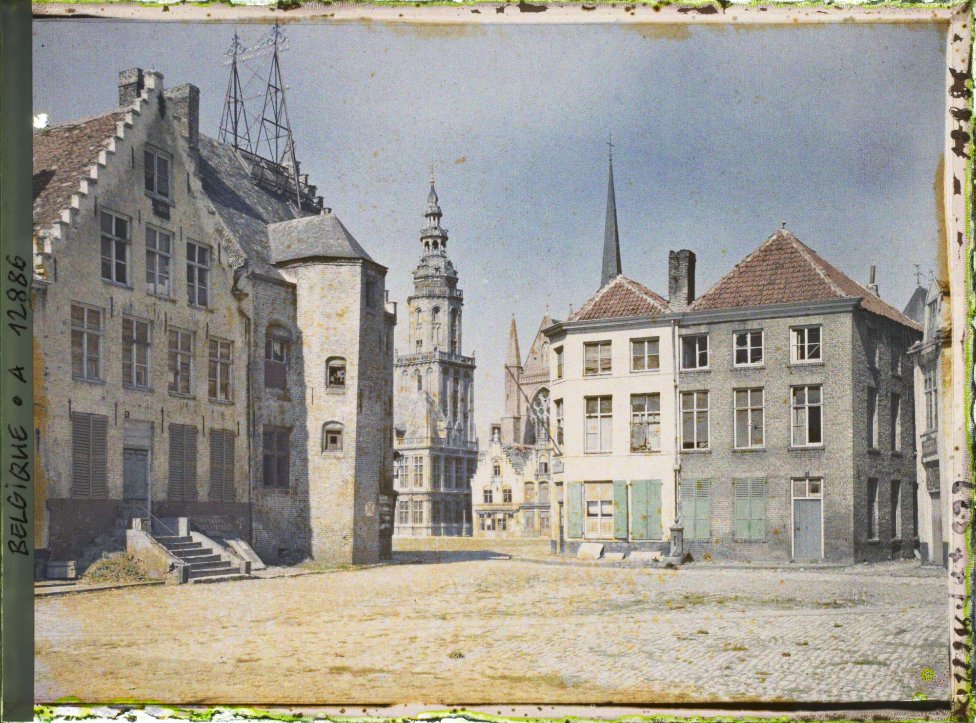 Image représentant Belgique, Furnes, Place du marché aux pommes et de l'Hôtel de Ville