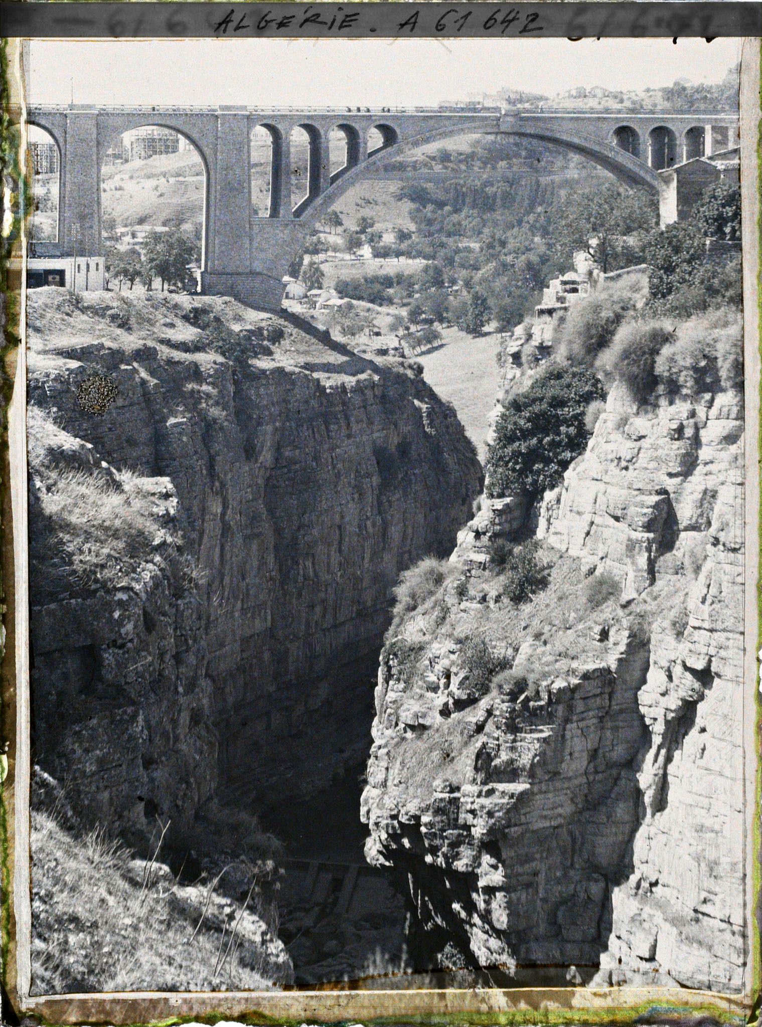 Image représentant Algérie, Constantine, Le Viaduc de Sidi - Rached arche centrale