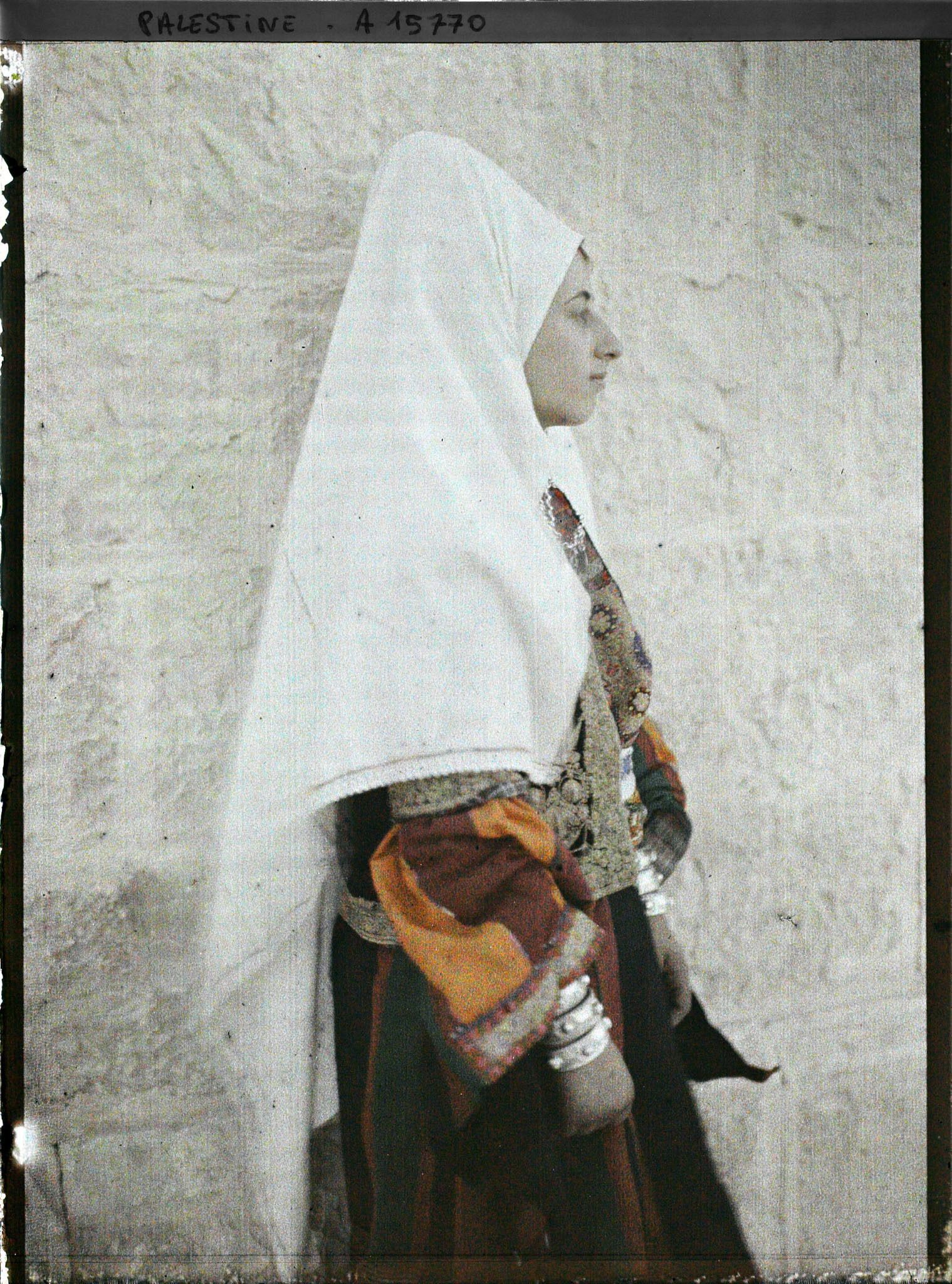Image représentant Bethléemitaine chrétienne portant le chatwé