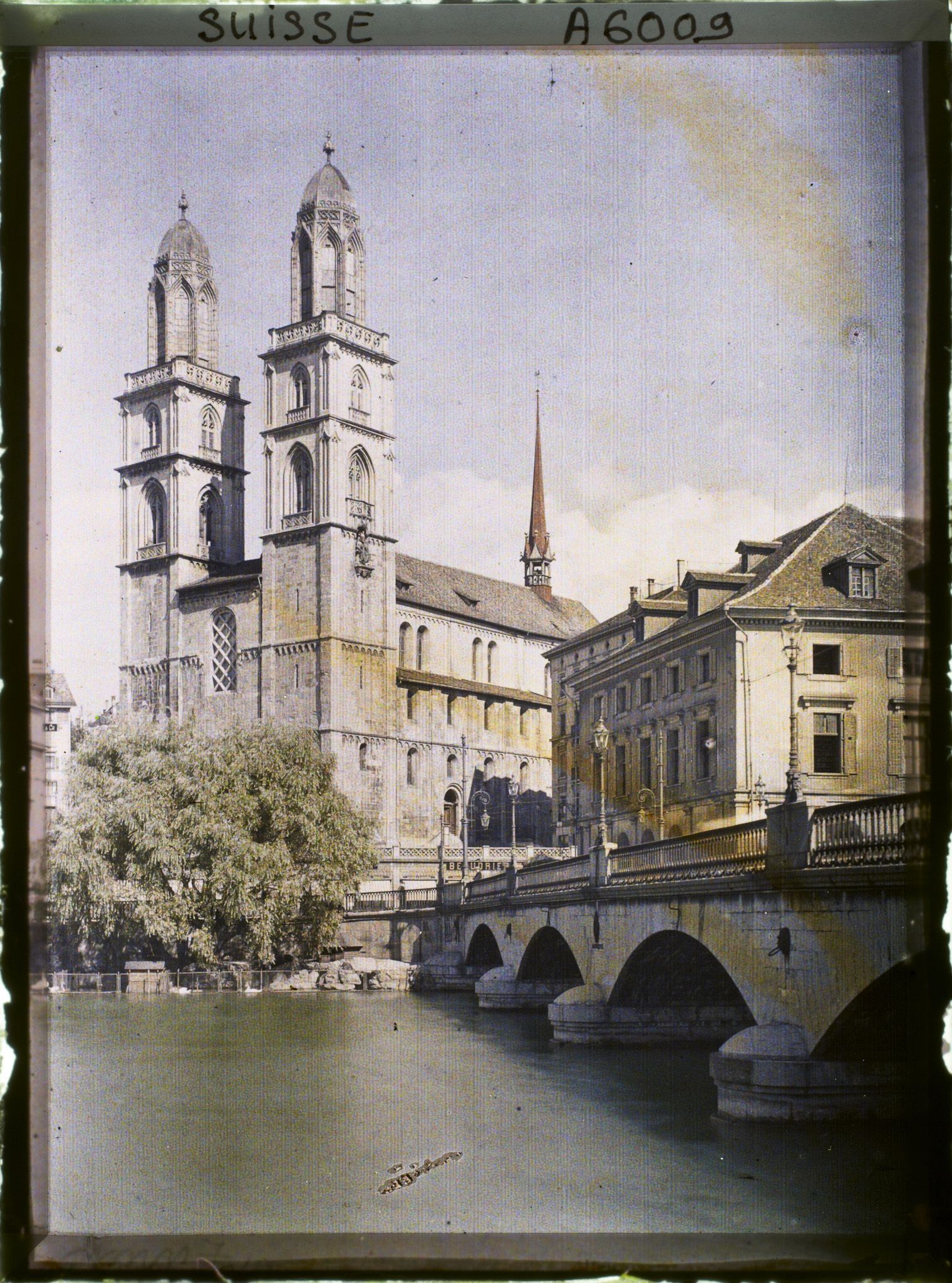 Image représentant Le Grossmünster et le Münsterbrücke