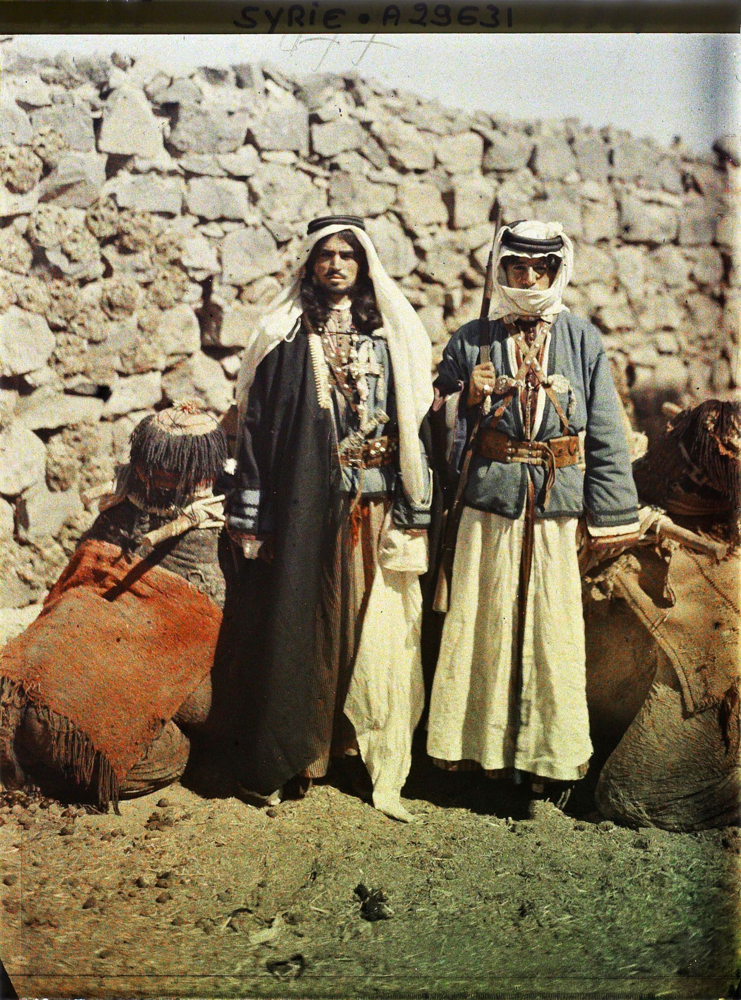Image représentant Deux hommes, très probablement druzes