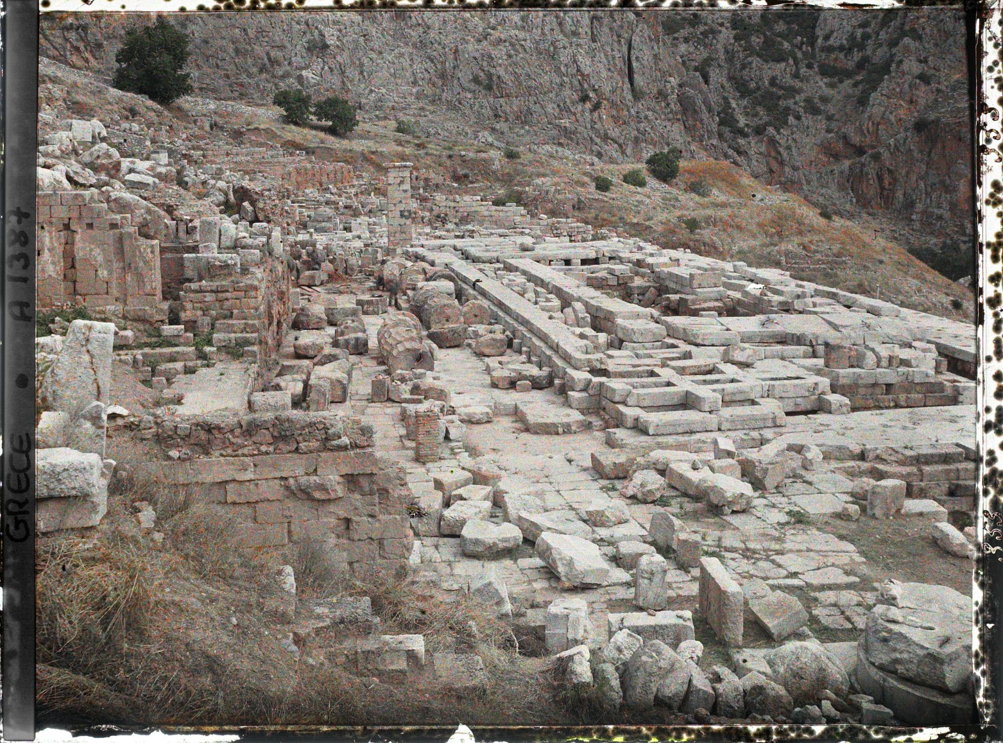 Image représentant Sanctuaire d'Apollon. Les ruines du temple d'Apollon et ses abords