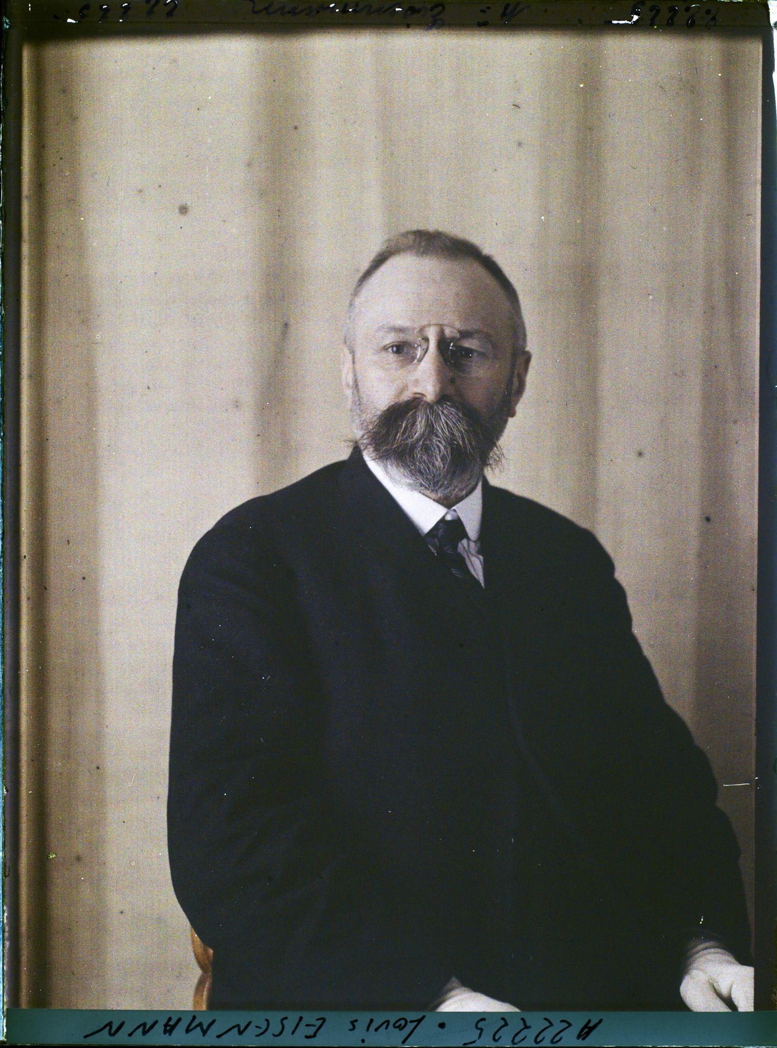 Image représentant Monsieur  https://musee-albert-kahn.s-museum.fr/home/NWQ2OTAwYzNmYjZlZTk1ZWQwODJmMjY4L2dlbmVyaWMtbm90aWNlLXRhYi9hdXRob3JpdHkvNjE3YTc5ZjVjZjhiODk2OGIzMzM3ZDIx/5d6900c3fb6ee95ed082f268/generic-notice-tab/authority/617a79ebcf8b8968b3336c7e Louis Eisenmann